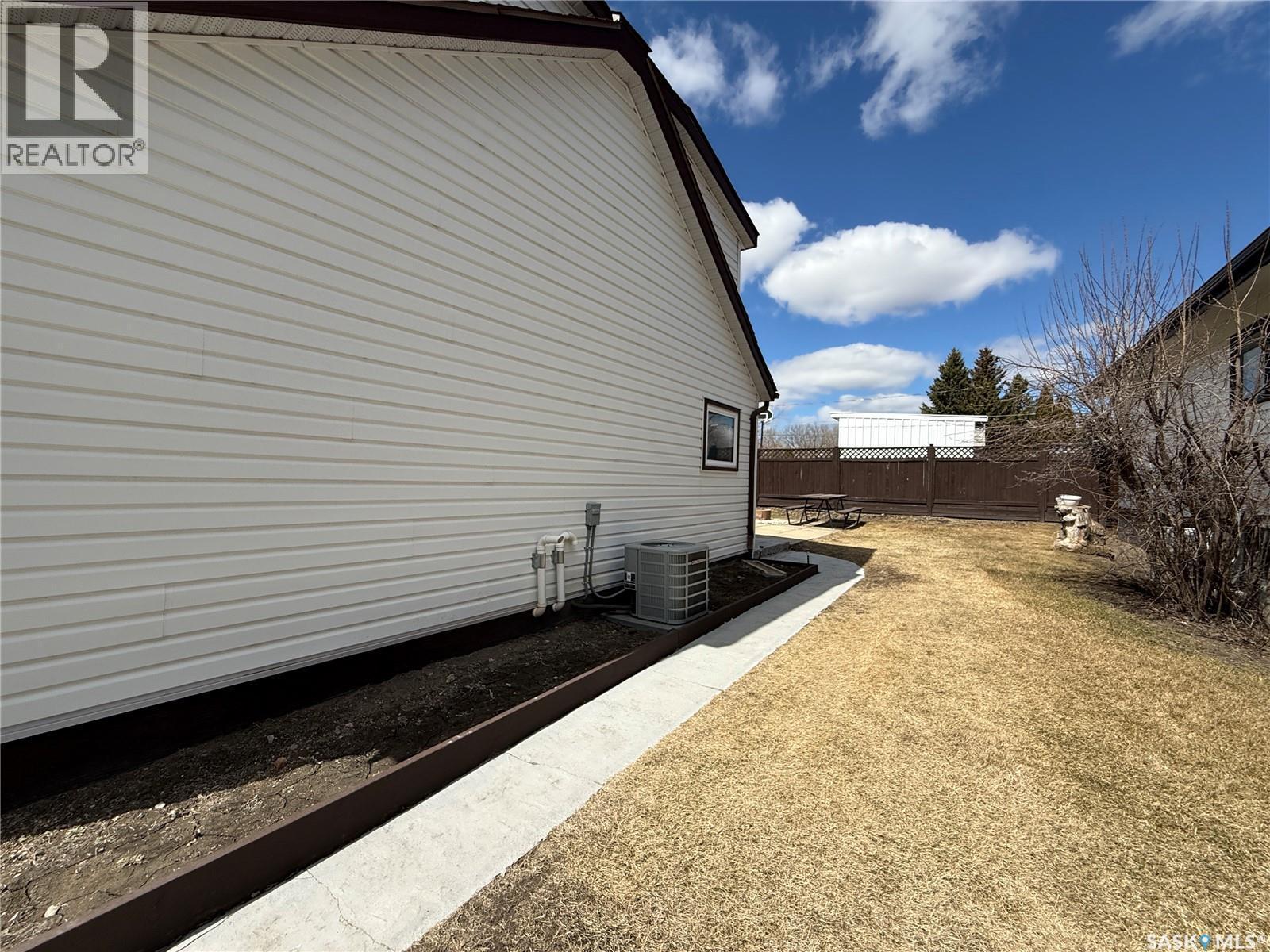 117 3Rd Avenue Nw, Watson, SK - Outdoor