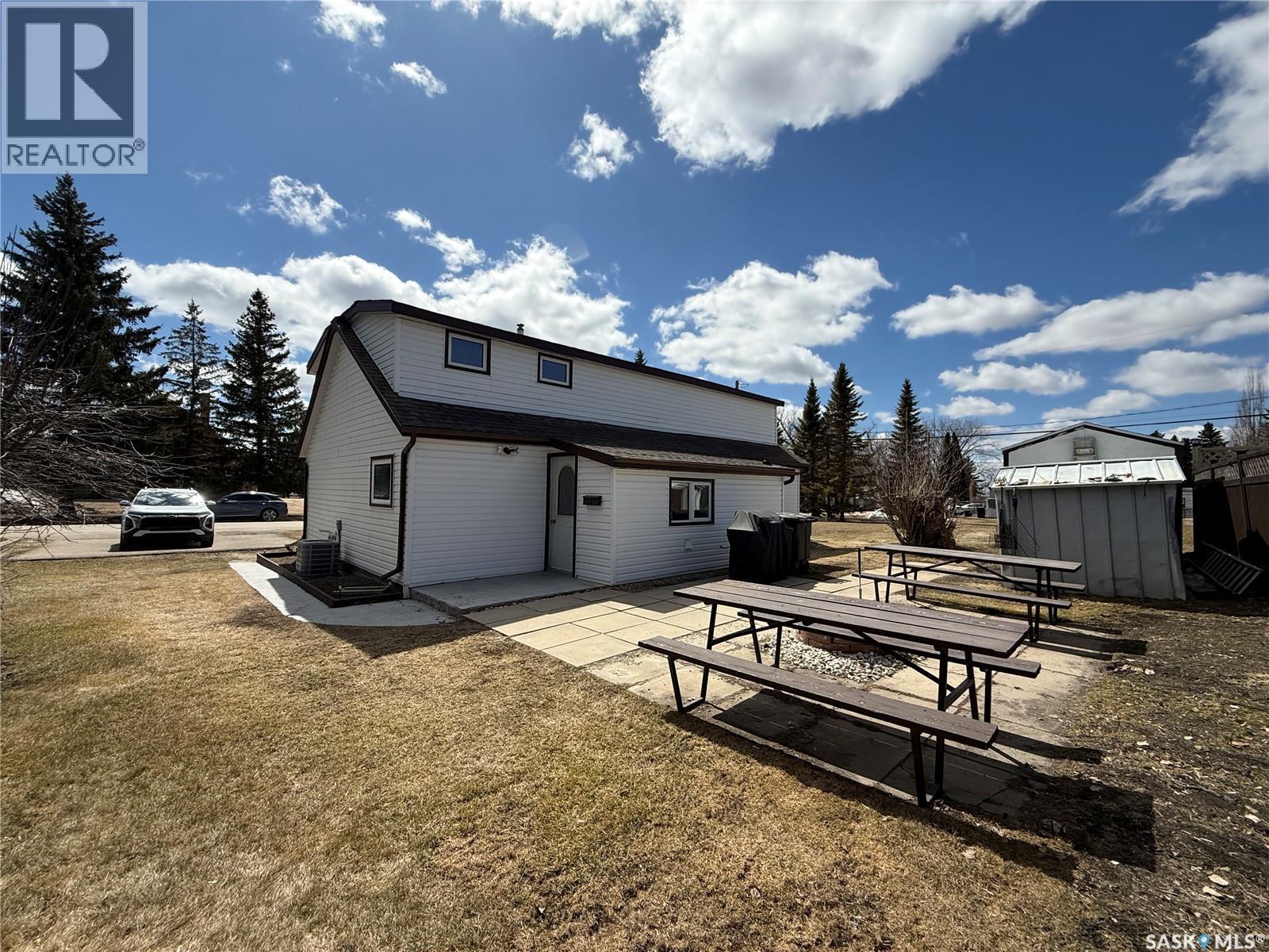 117 3Rd Avenue Nw, Watson, SK - Outdoor