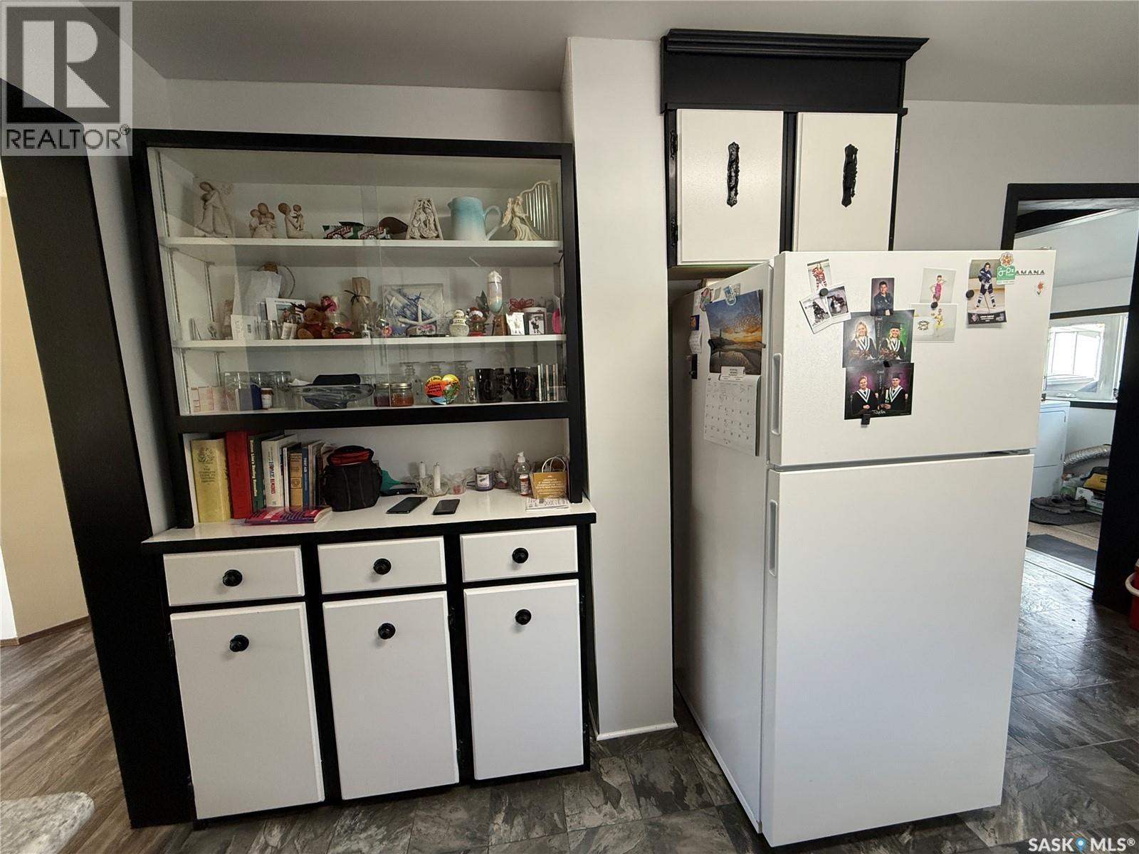 117 3Rd Avenue Nw, Watson, SK - Indoor Photo Showing Kitchen