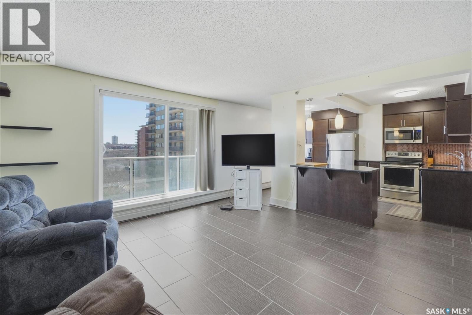 1005 320 5Th Avenue N, Saskatoon, SK - Indoor