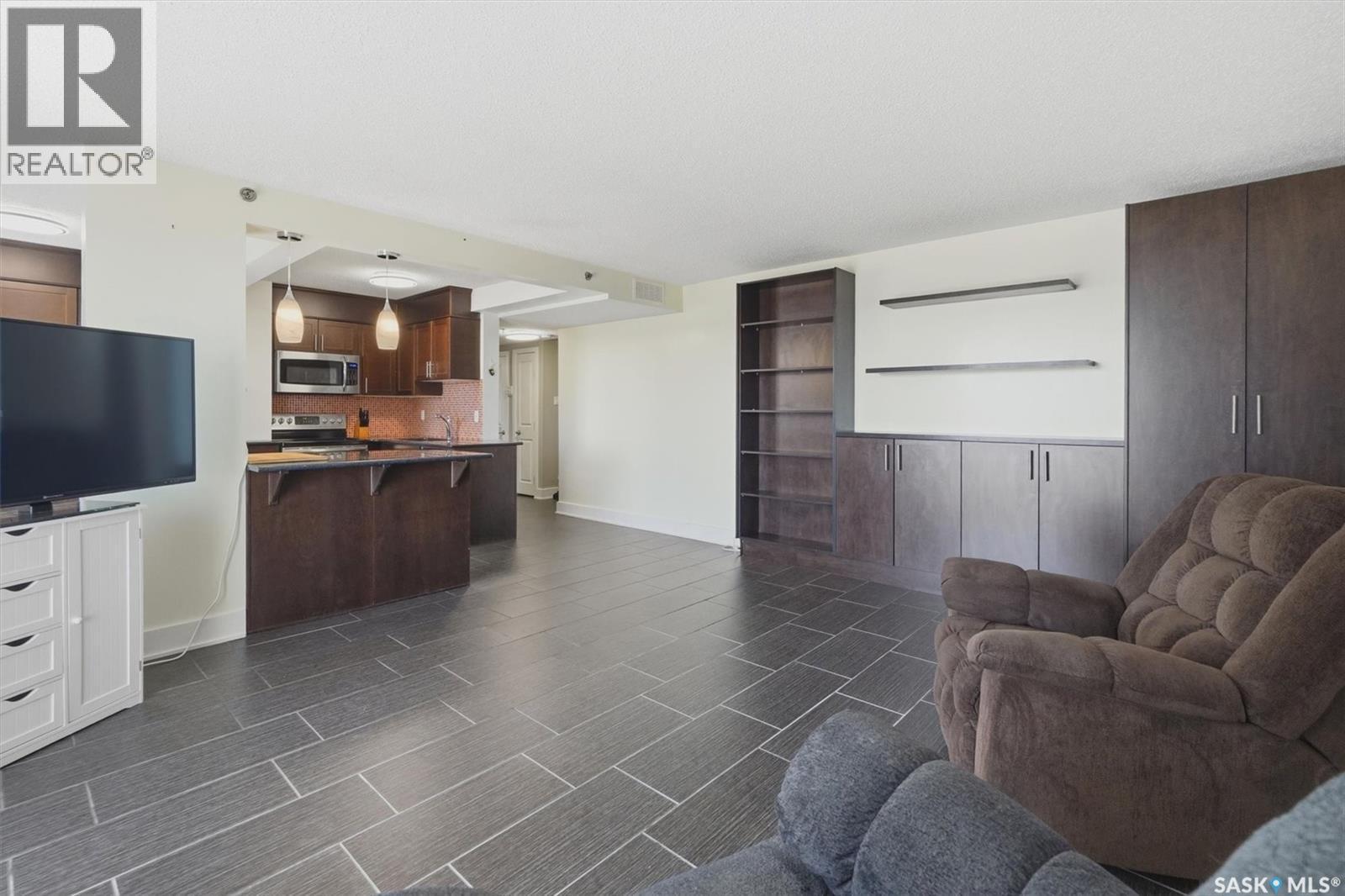 1005 320 5Th Avenue N, Saskatoon, SK - Indoor