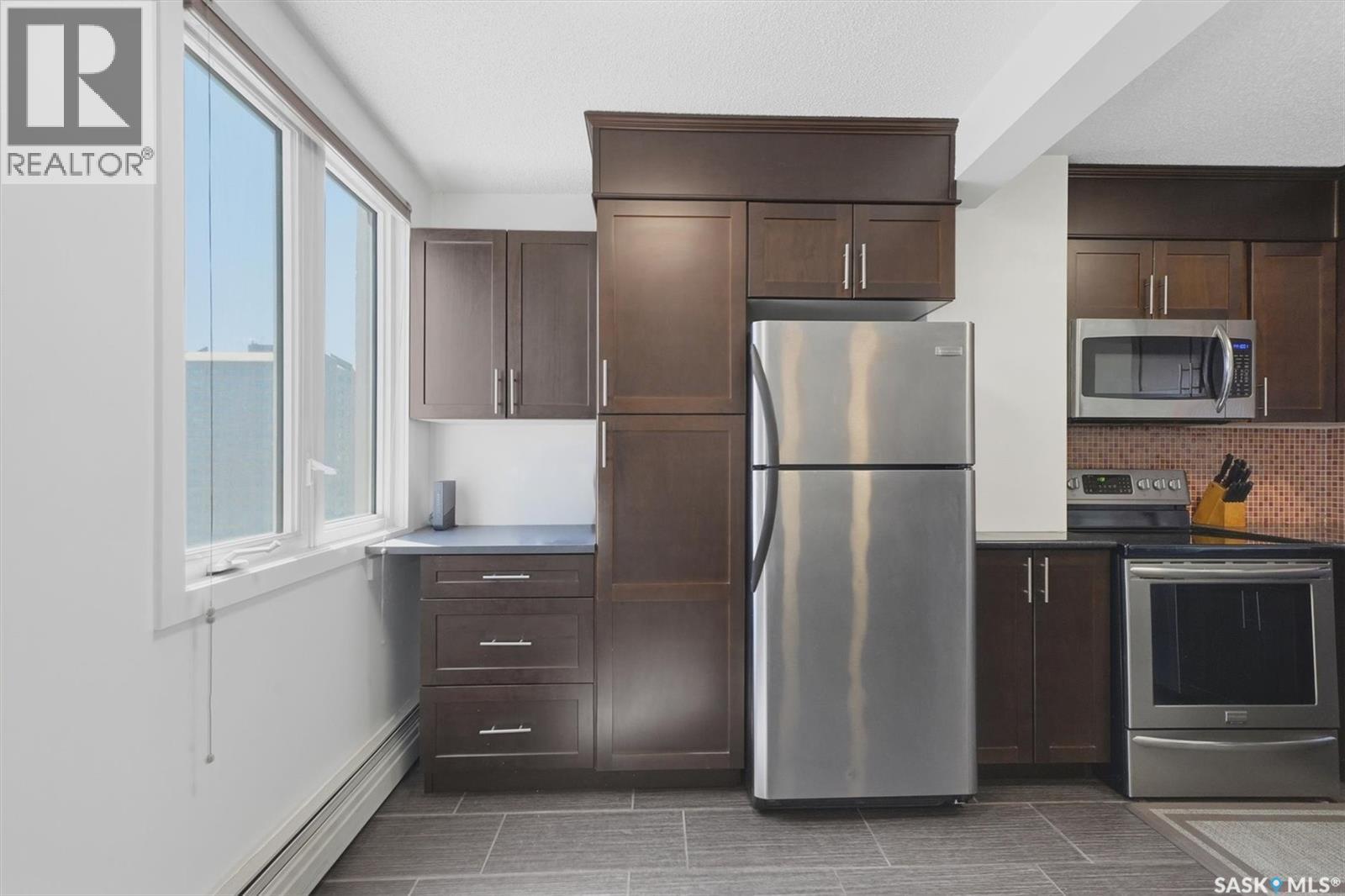1005 320 5Th Avenue N, Saskatoon, SK - Indoor Photo Showing Kitchen With Stainless Steel Kitchen