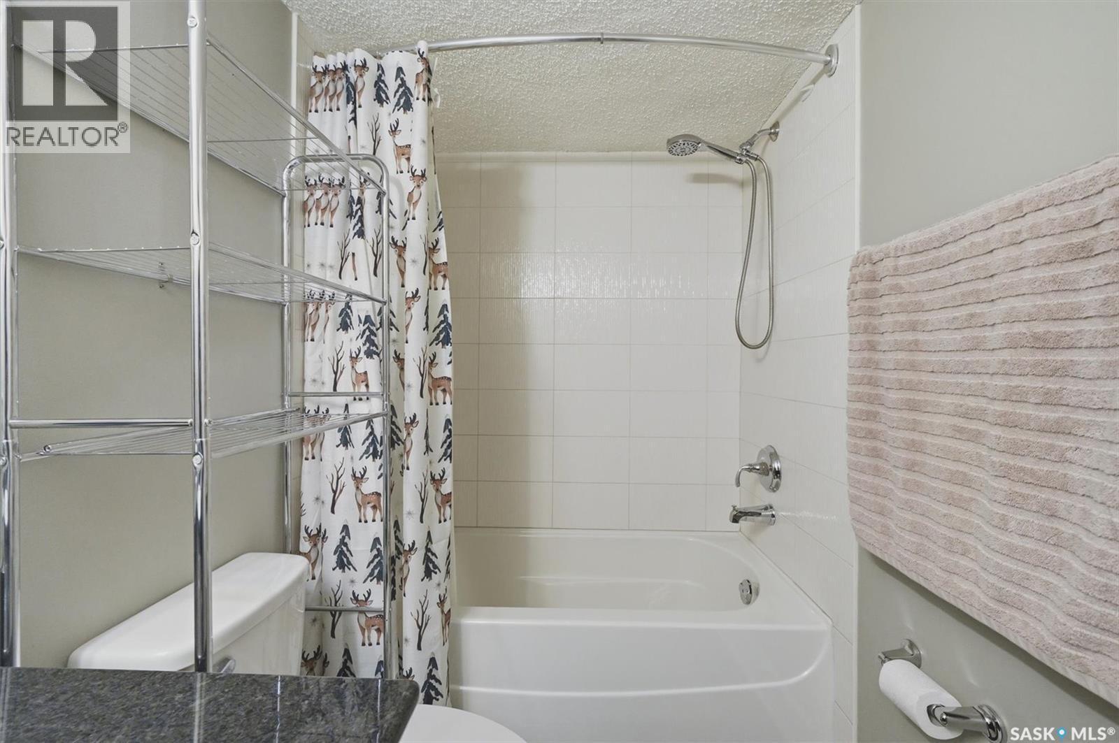 1005 320 5Th Avenue N, Saskatoon, SK - Indoor Photo Showing Bathroom
