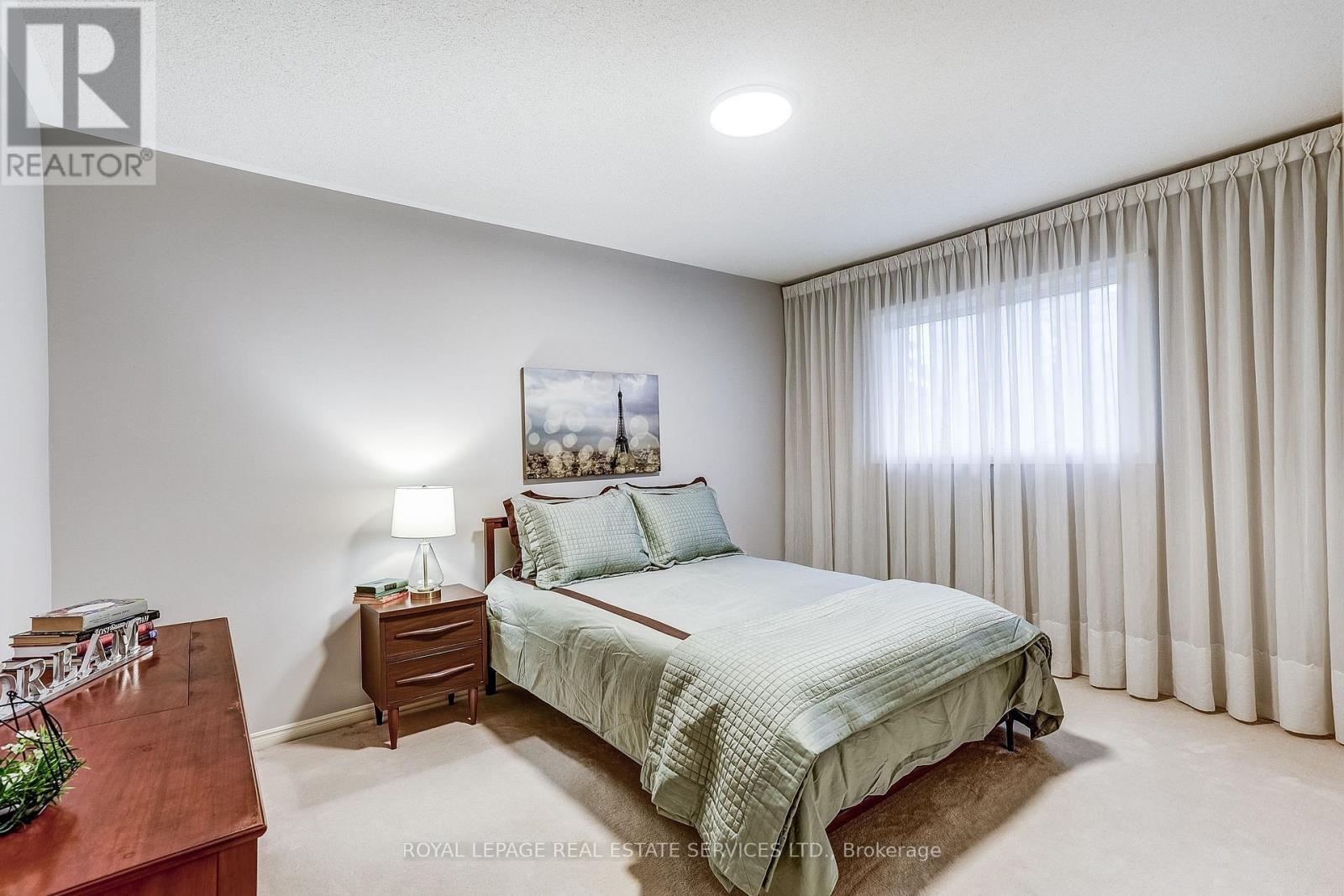 4217 Schneider Court, Mississauga, ON - Indoor Photo Showing Bedroom