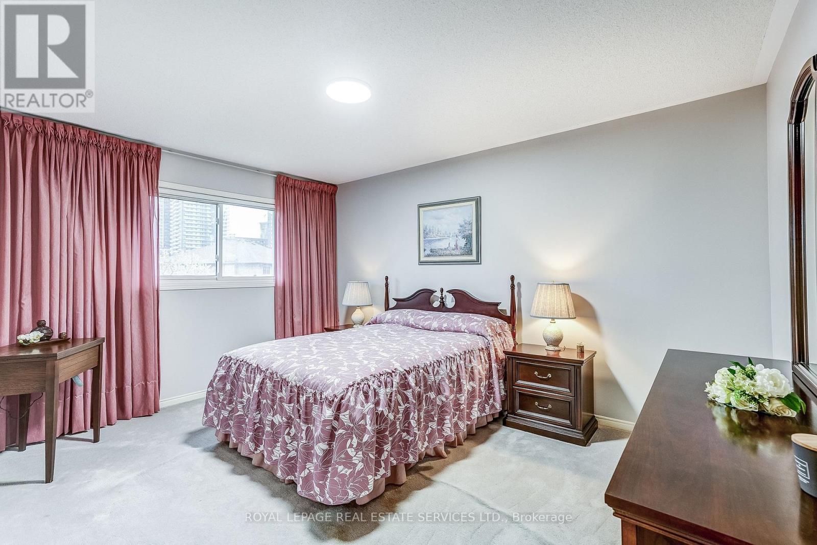 4217 Schneider Court, Mississauga, ON - Indoor Photo Showing Bedroom