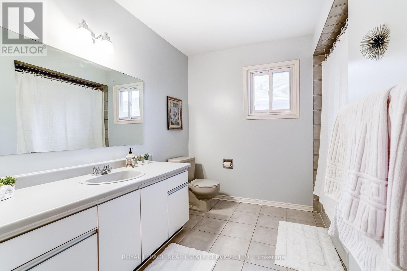 4217 Schneider Court, Mississauga, ON - Indoor Photo Showing Bathroom