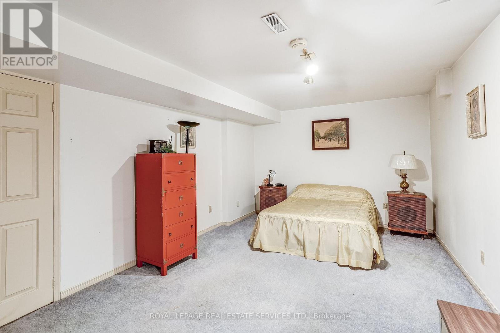 4217 Schneider Court, Mississauga, ON - Indoor Photo Showing Bedroom
