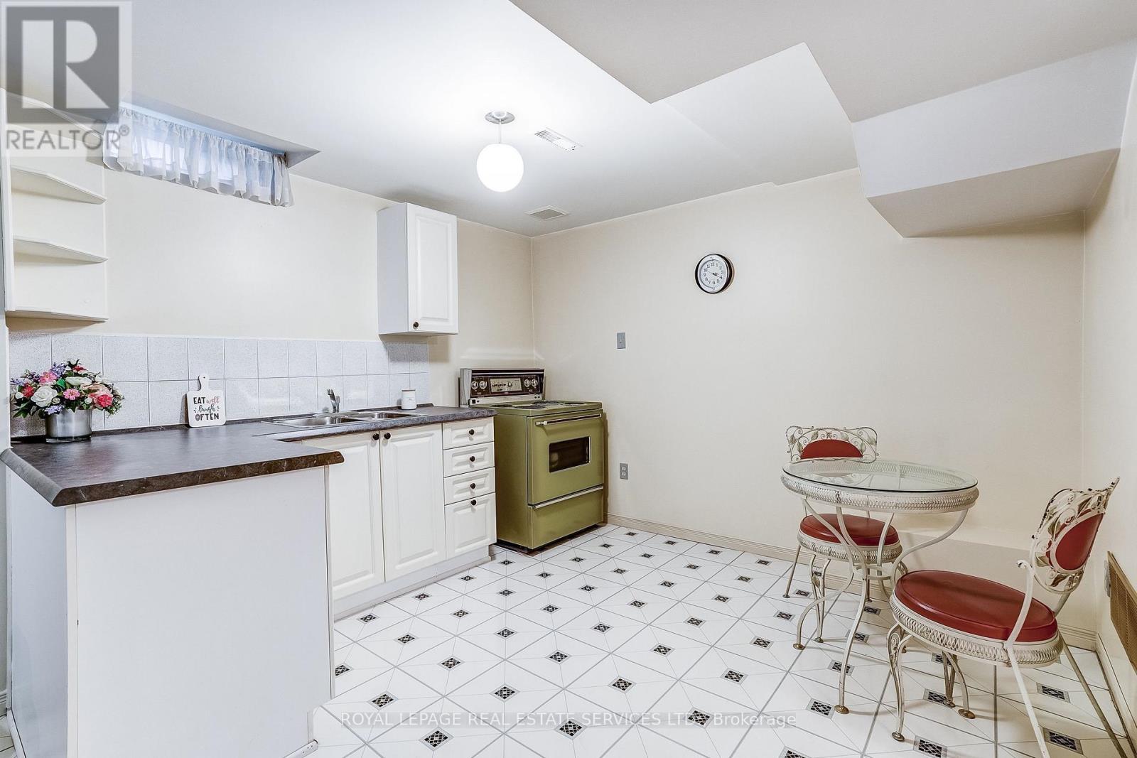 4217 Schneider Court, Mississauga, ON - Indoor Photo Showing Other Room