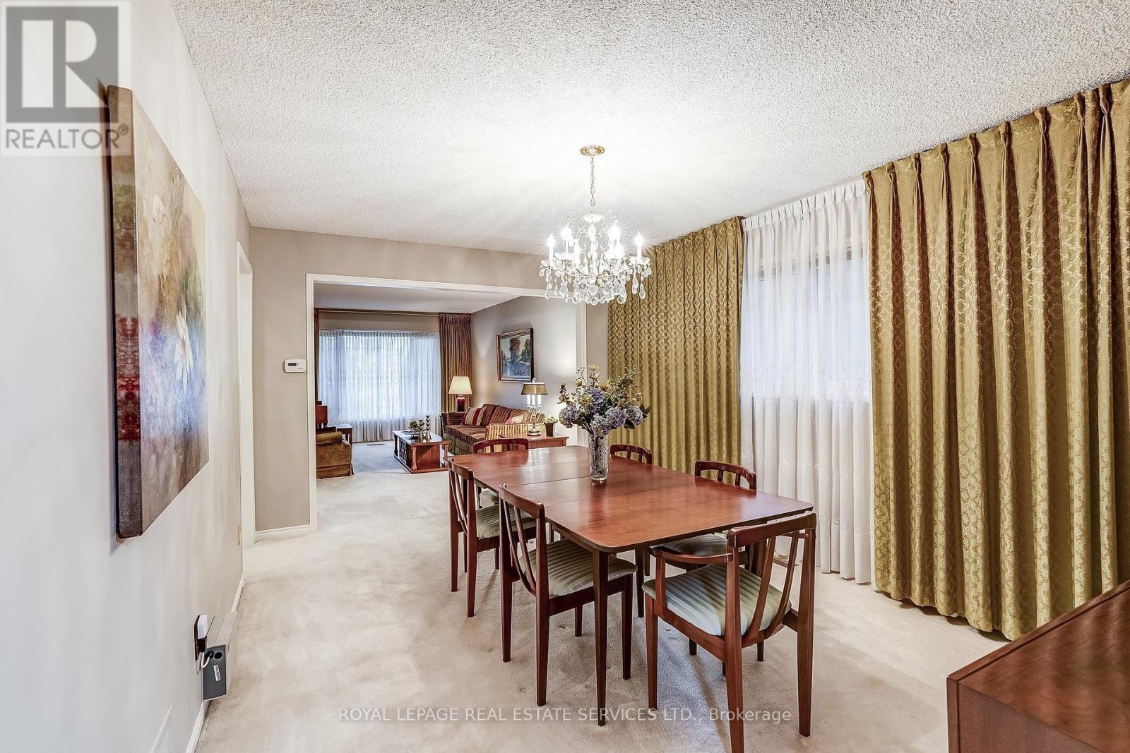 4217 Schneider Court, Mississauga, ON - Indoor Photo Showing Dining Room