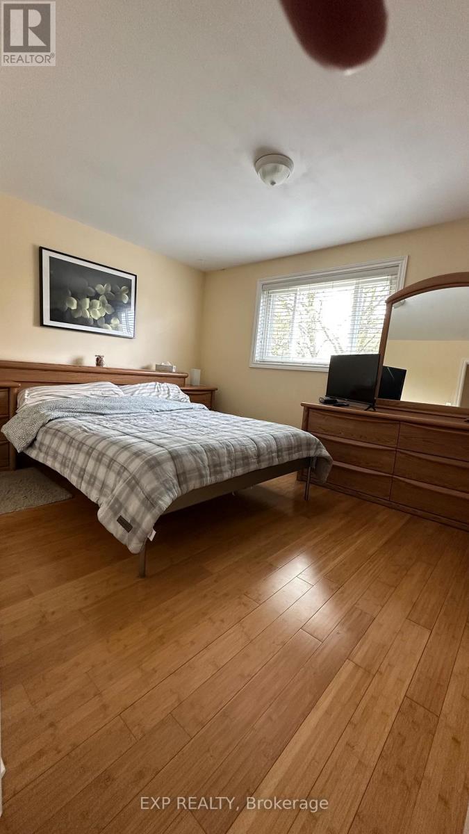 28 Bailey Crescent, Aurora, ON - Indoor Photo Showing Bedroom