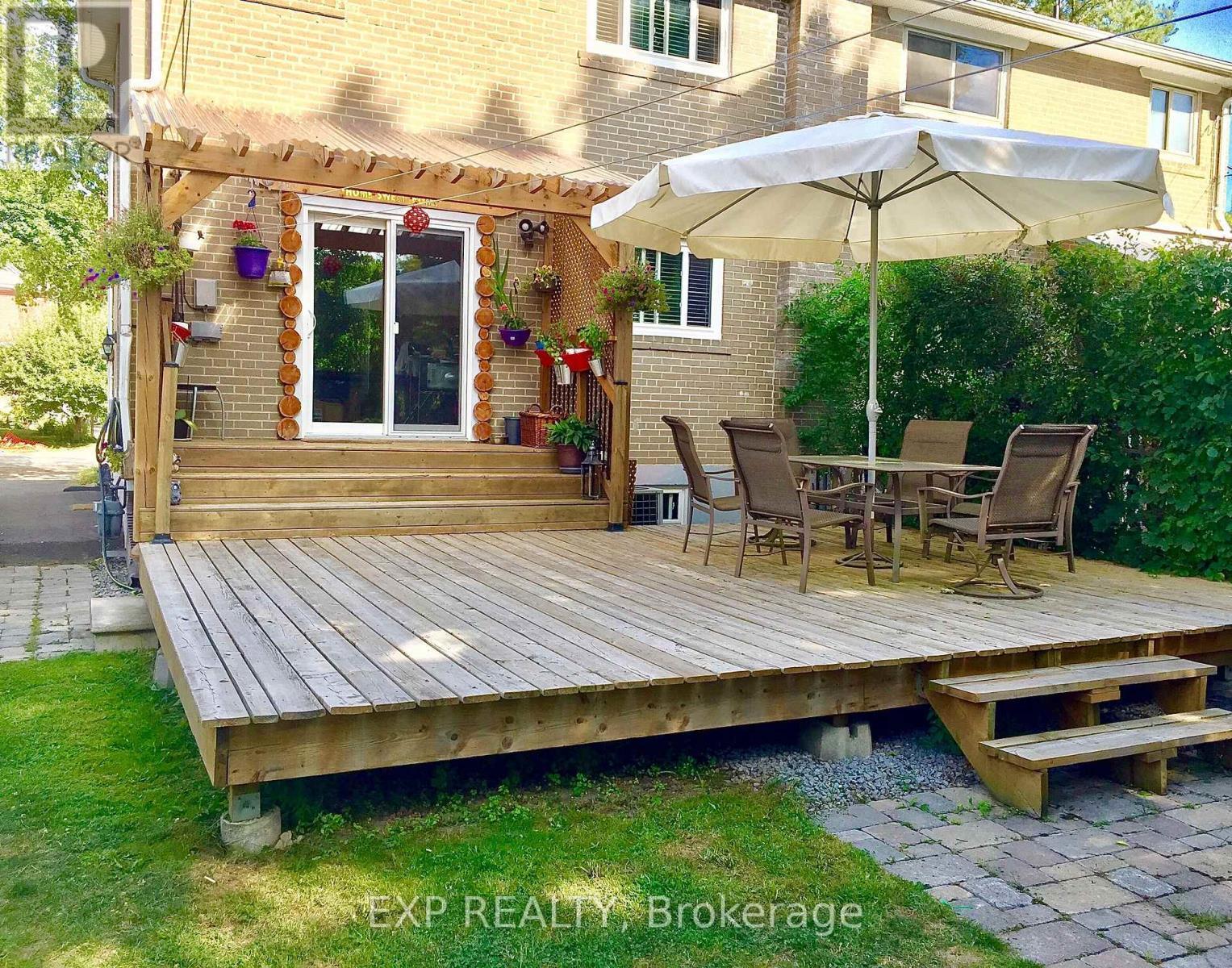 28 Bailey Crescent, Aurora, ON - Outdoor With Deck Patio Veranda