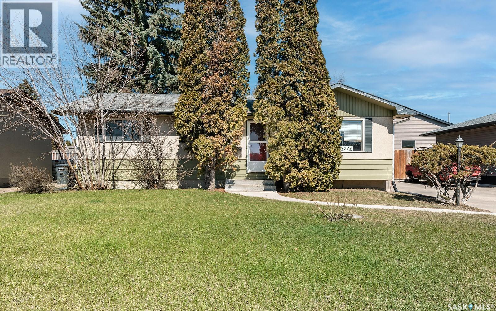 1742 Richardson Road, Saskatoon, SK - Outdoor