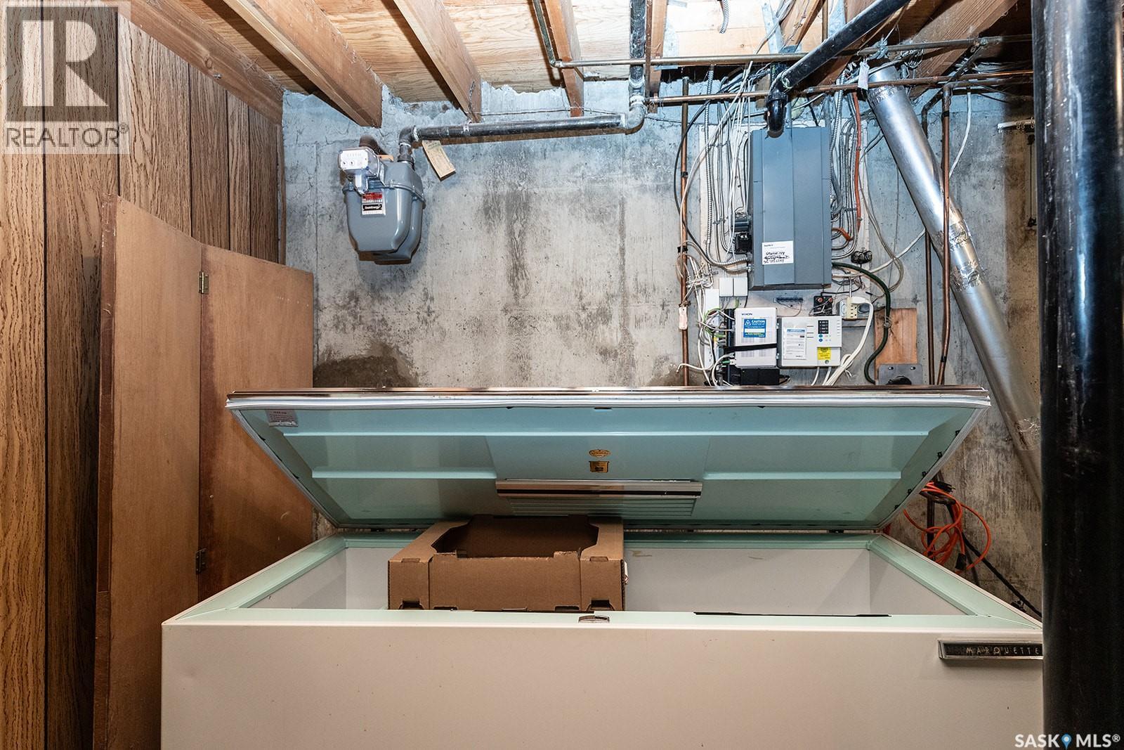 1742 Richardson Road, Saskatoon, SK - Indoor Photo Showing Laundry Room