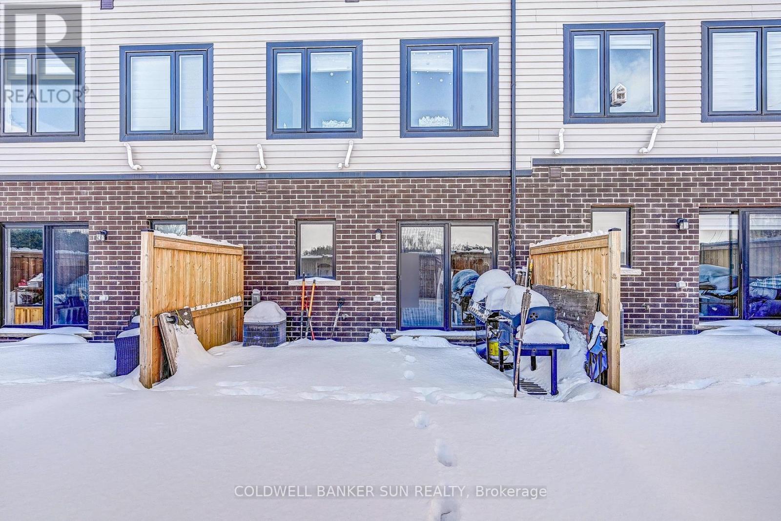 03 - 314 Equestrian Way, Cambridge, ON - Outdoor