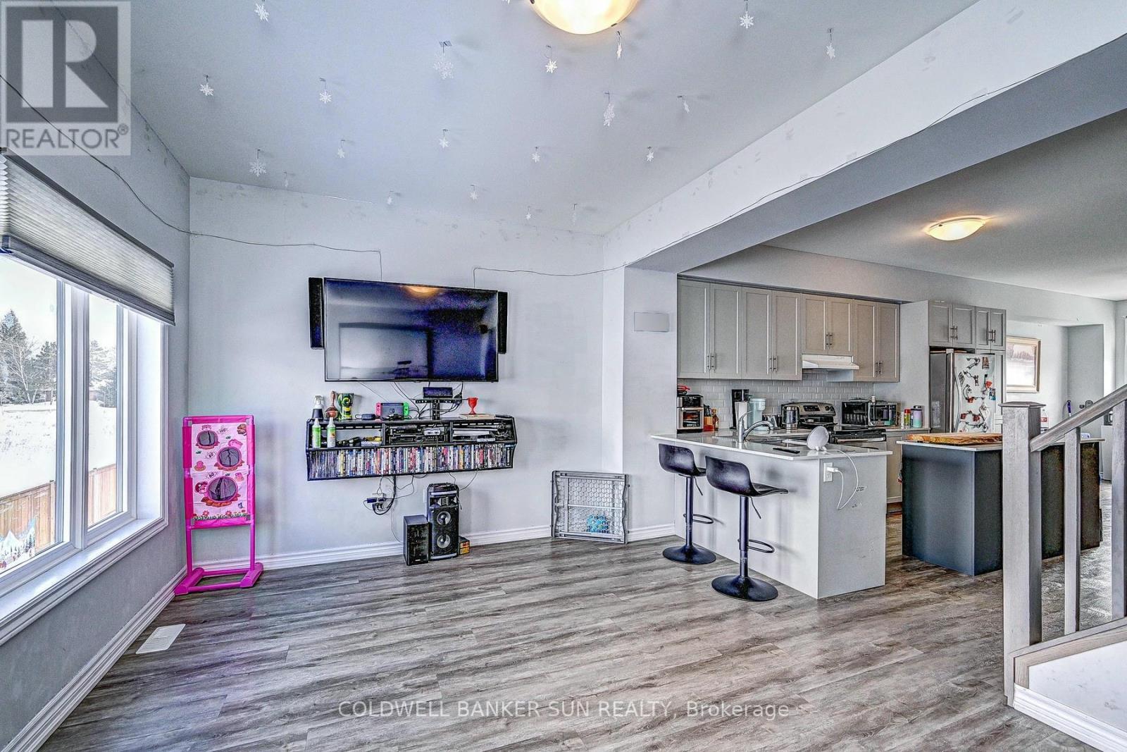 03 - 314 Equestrian Way, Cambridge, ON - Indoor