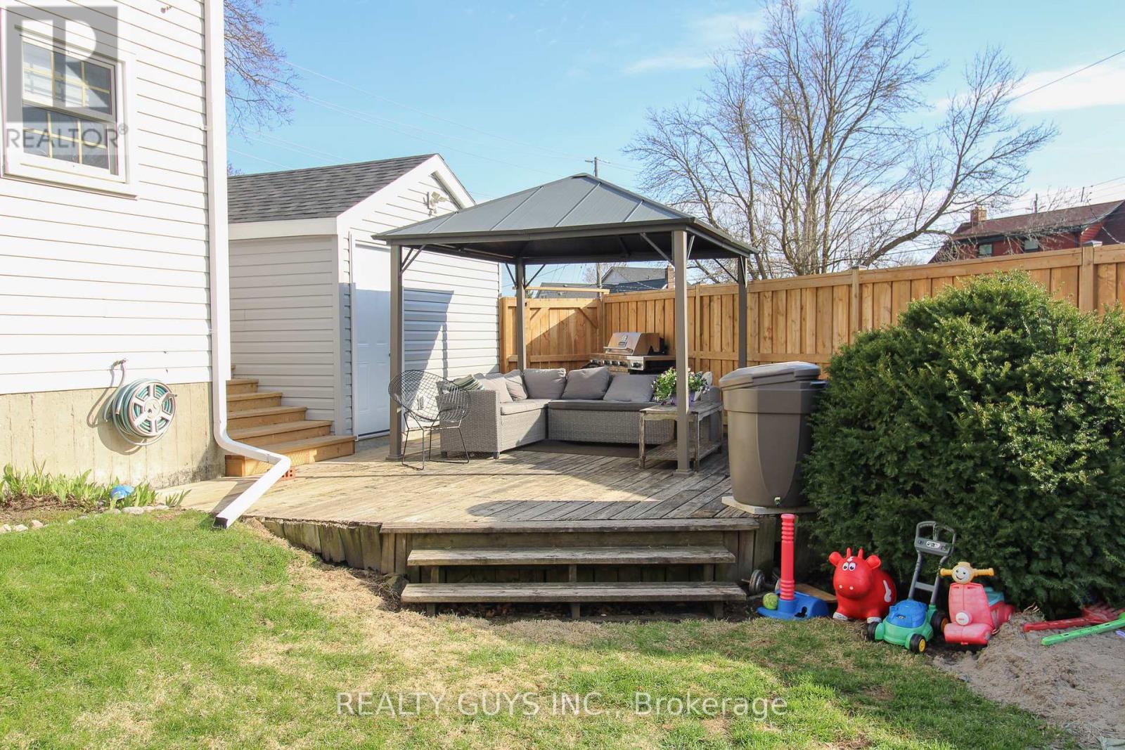 727 Chesterfield Avenue, Peterborough (Northcrest Ward 5), ON - Outdoor With Deck Patio Veranda