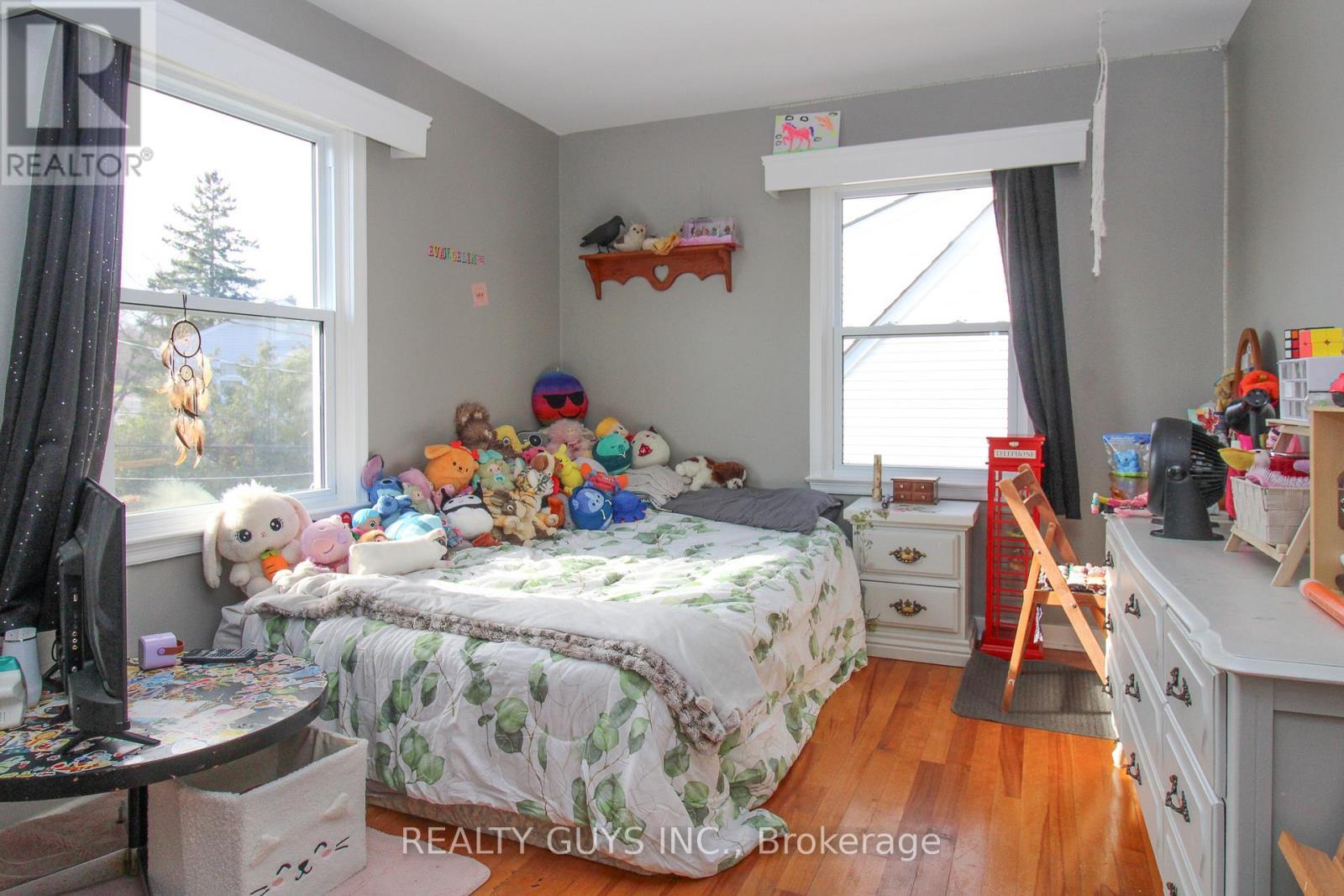 727 Chesterfield Avenue, Peterborough (Northcrest Ward 5), ON - Indoor Photo Showing Bedroom