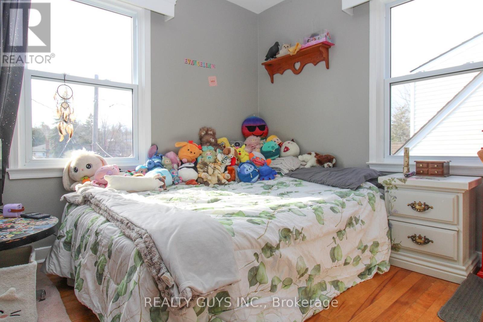 727 Chesterfield Avenue, Peterborough (Northcrest Ward 5), ON - Indoor Photo Showing Bedroom