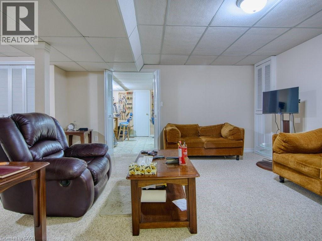259 Scott Street Unit# 7, St. Catharines, ON - Indoor Photo Showing Living Room