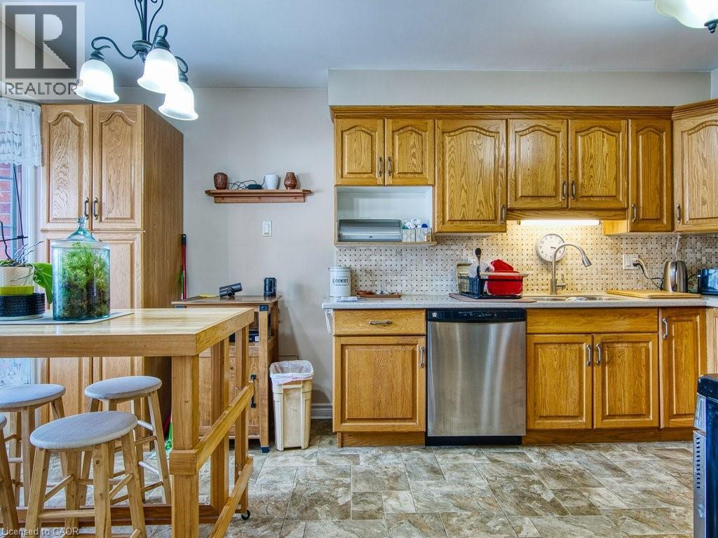 259 Scott Street Unit# 7, St. Catharines, ON - Indoor Photo Showing Kitchen