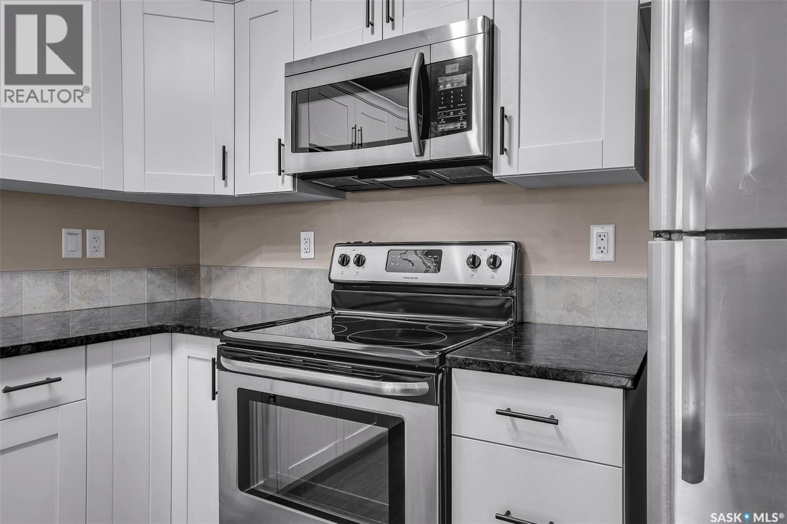 128 125 Willis Crescent, Saskatoon, SK - Indoor Photo Showing Kitchen With Stainless Steel Kitchen