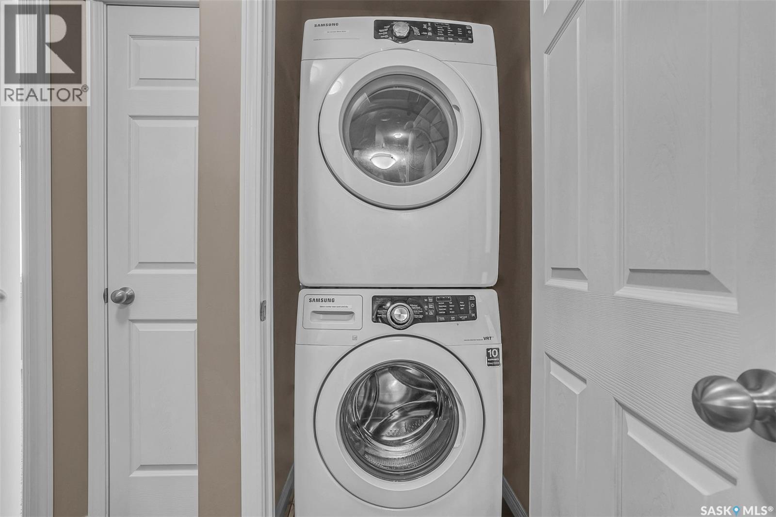 128 125 Willis Crescent, Saskatoon, SK - Indoor Photo Showing Laundry Room