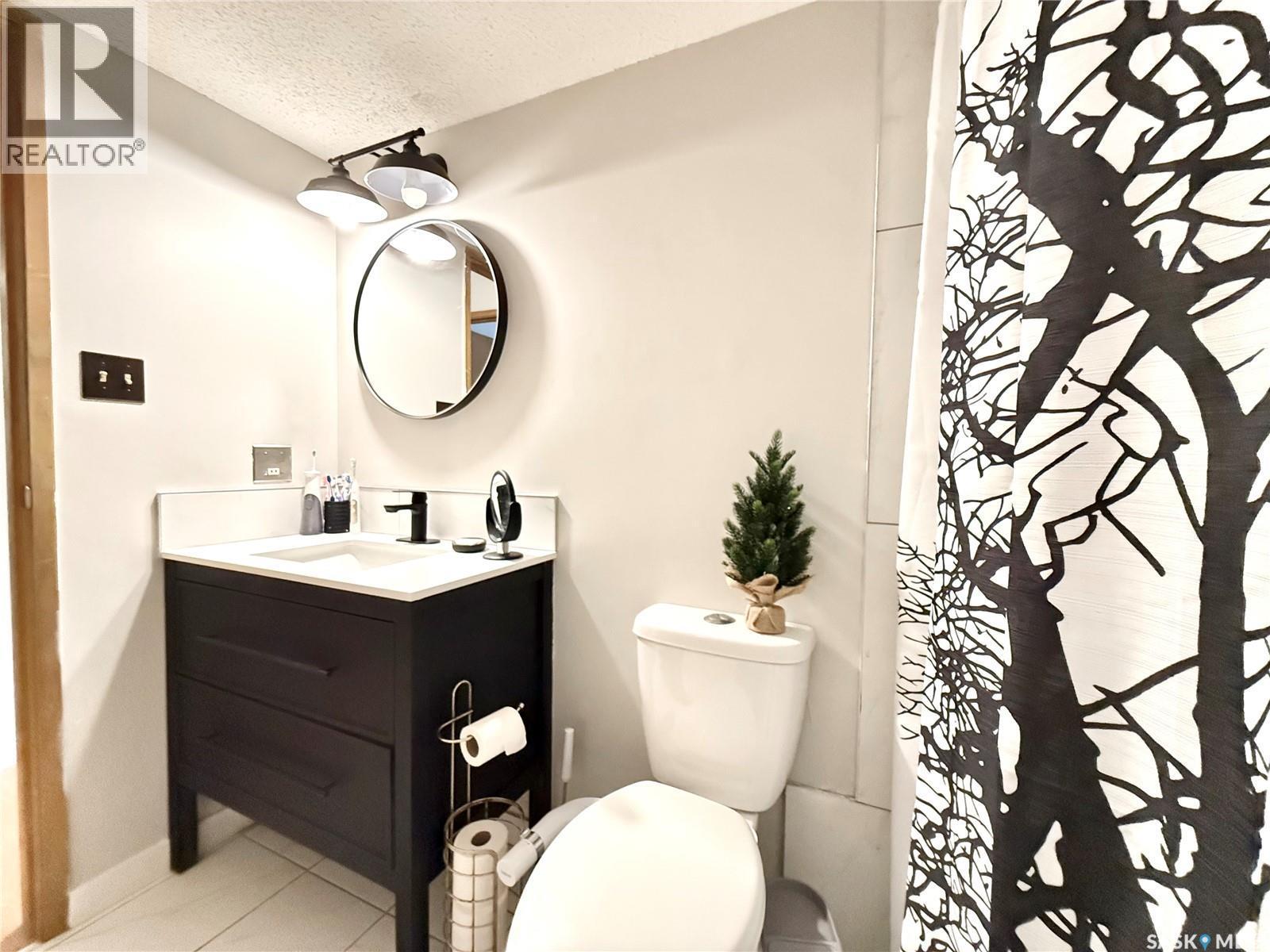 101 335 Kingsmere Boulevard, Saskatoon, SK - Indoor Photo Showing Bathroom
