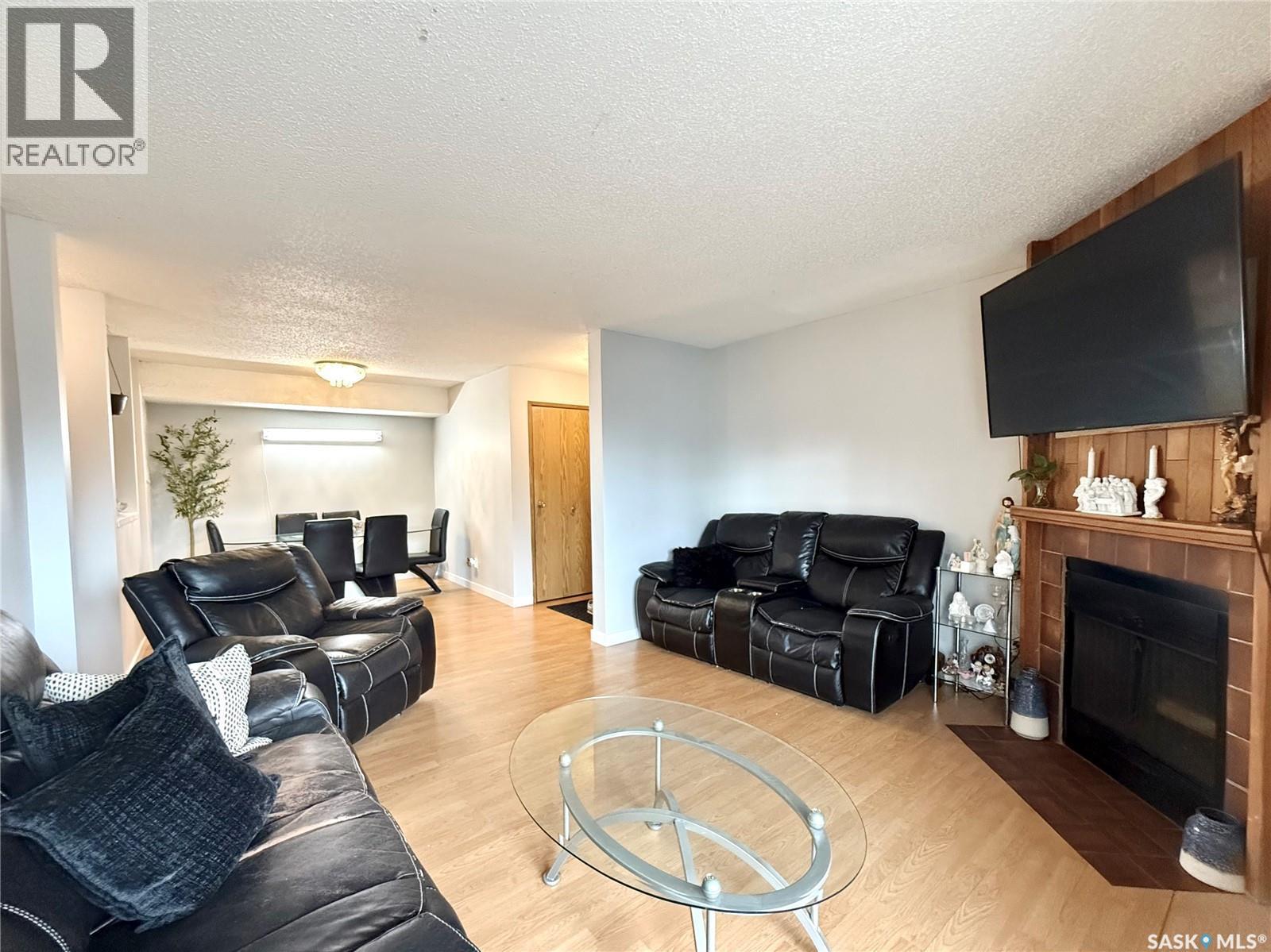 101 335 Kingsmere Boulevard, Saskatoon, SK - Indoor Photo Showing Living Room With Fireplace