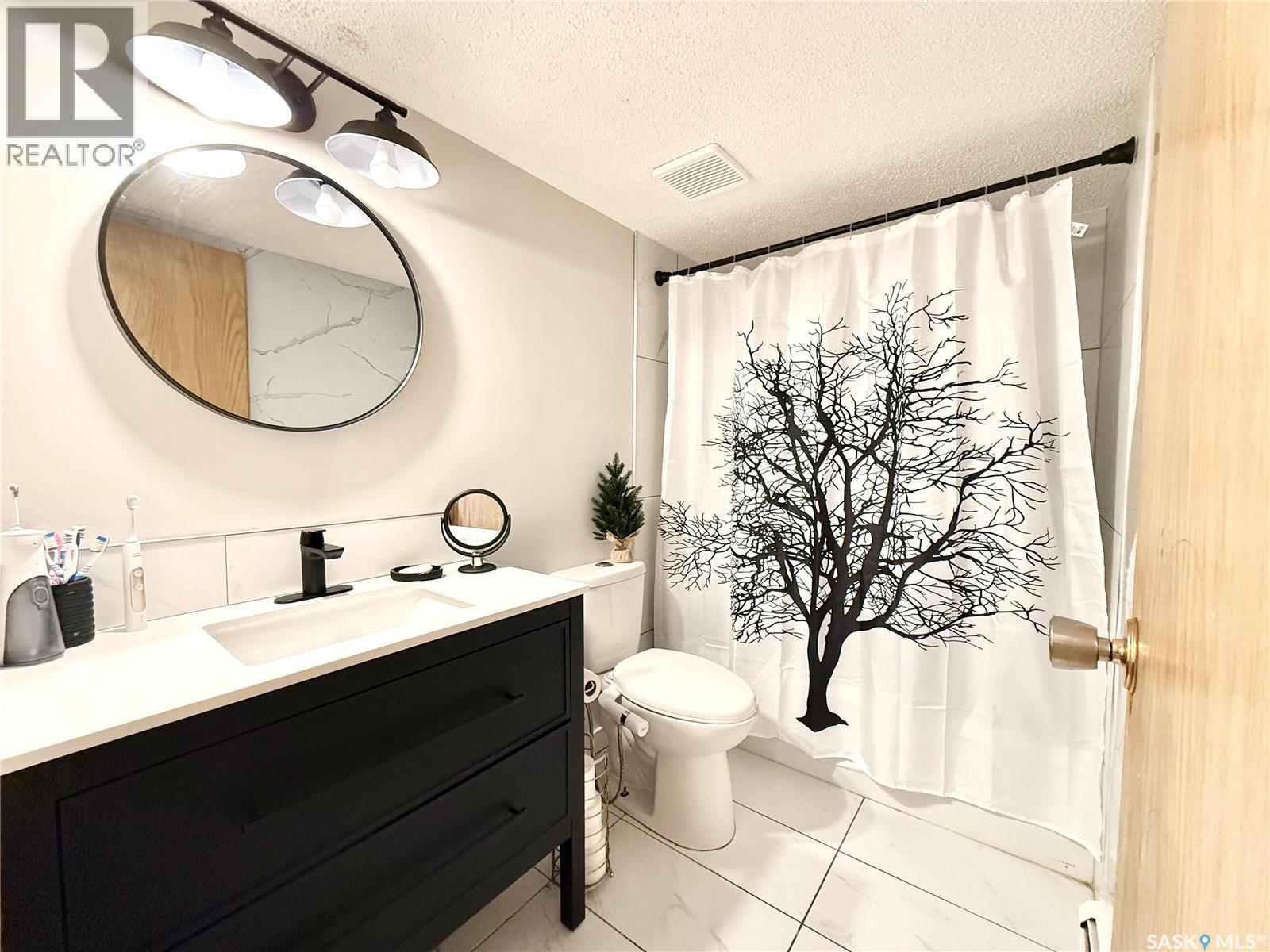 101 335 Kingsmere Boulevard, Saskatoon, SK - Indoor Photo Showing Bathroom