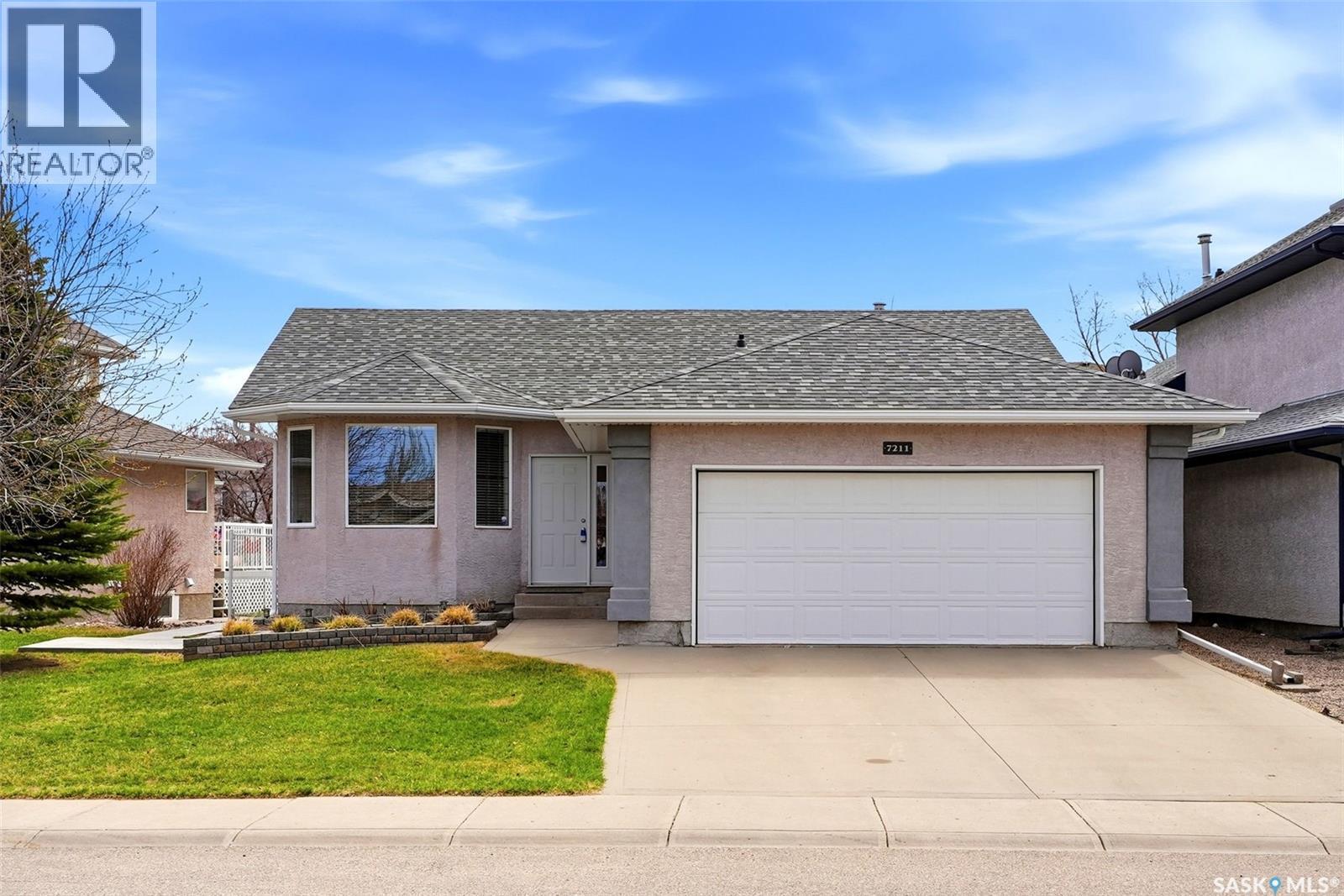 7211 Maple View Crescent, Regina, SK - Outdoor