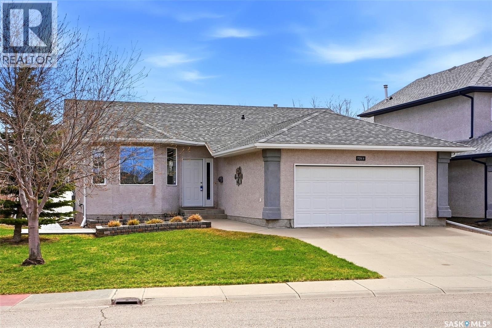 7211 Maple View Crescent, Regina, SK - Outdoor