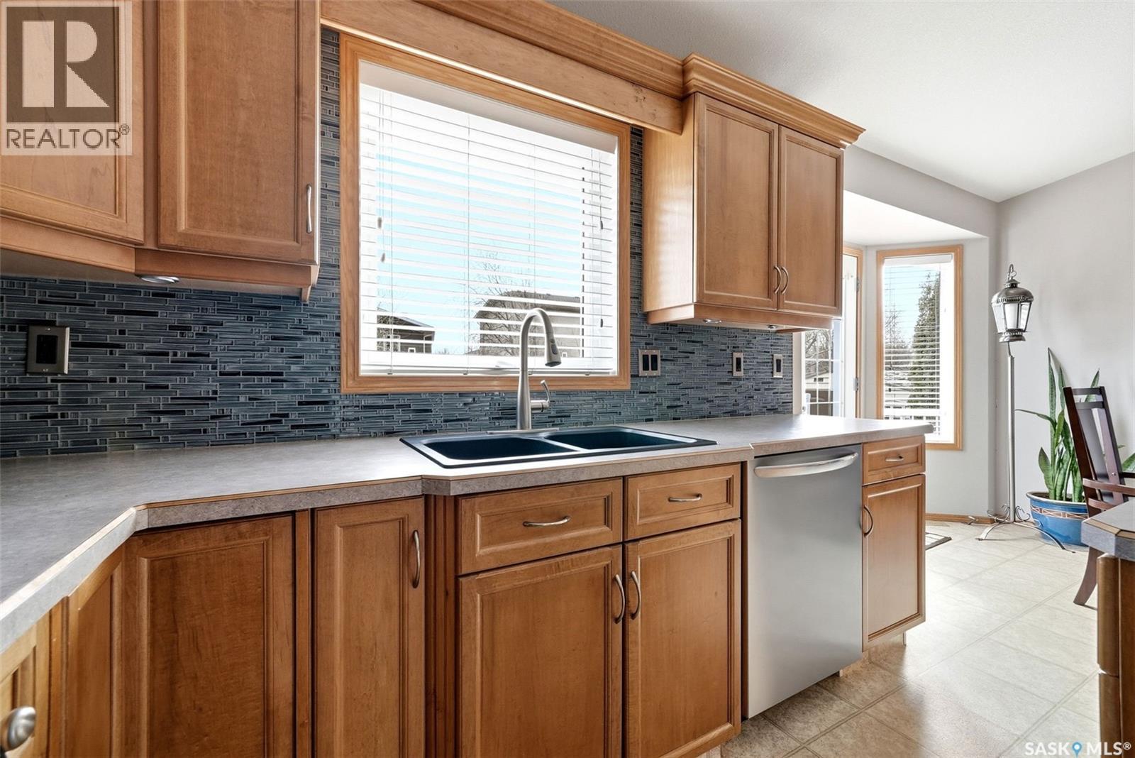 7211 Maple View Crescent, Regina, SK - Indoor Photo Showing Kitchen With Double Sink