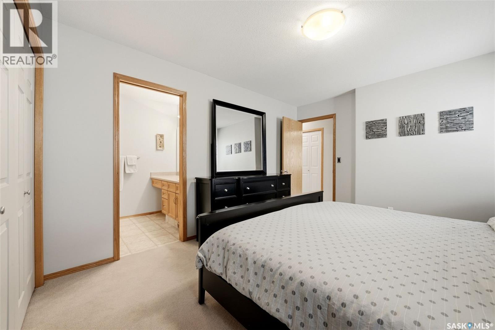 7211 Maple View Crescent, Regina, SK - Indoor Photo Showing Bedroom