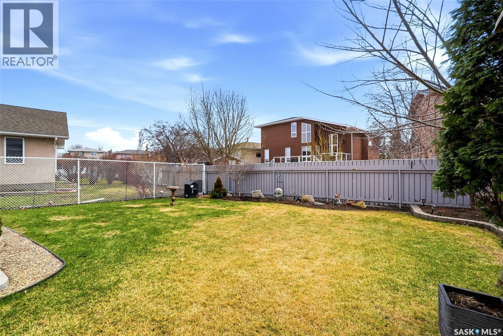 7211 Maple View Crescent, Regina, SK - Outdoor