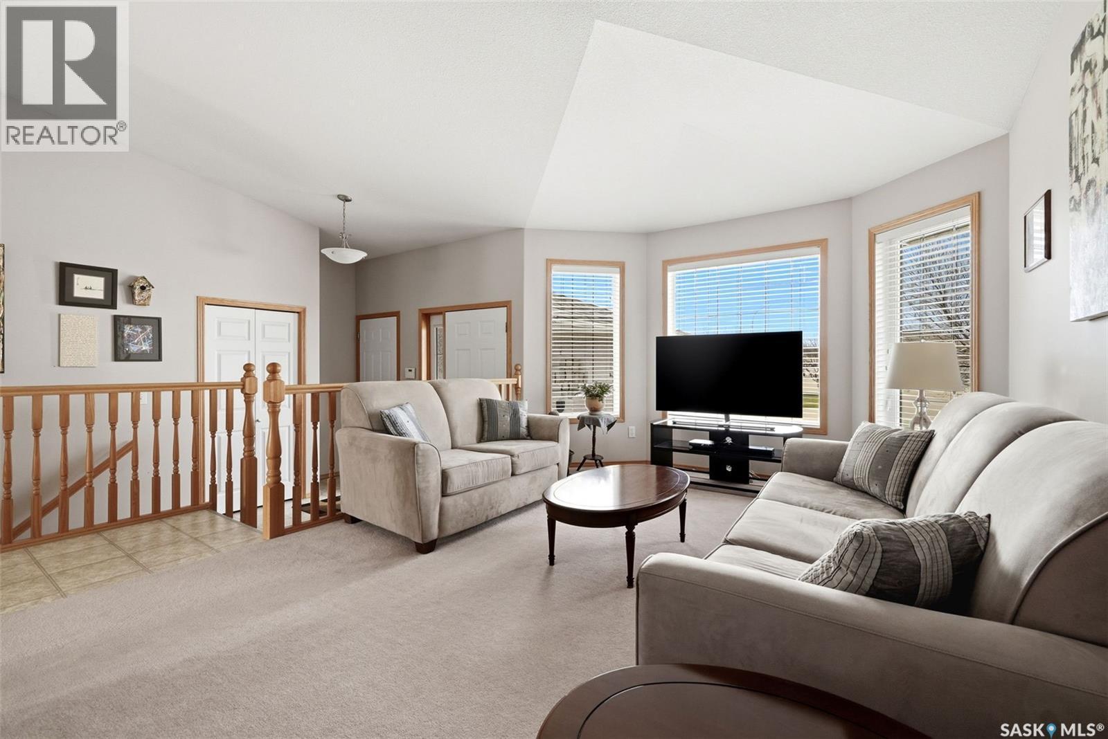 7211 Maple View Crescent, Regina, SK - Indoor Photo Showing Living Room