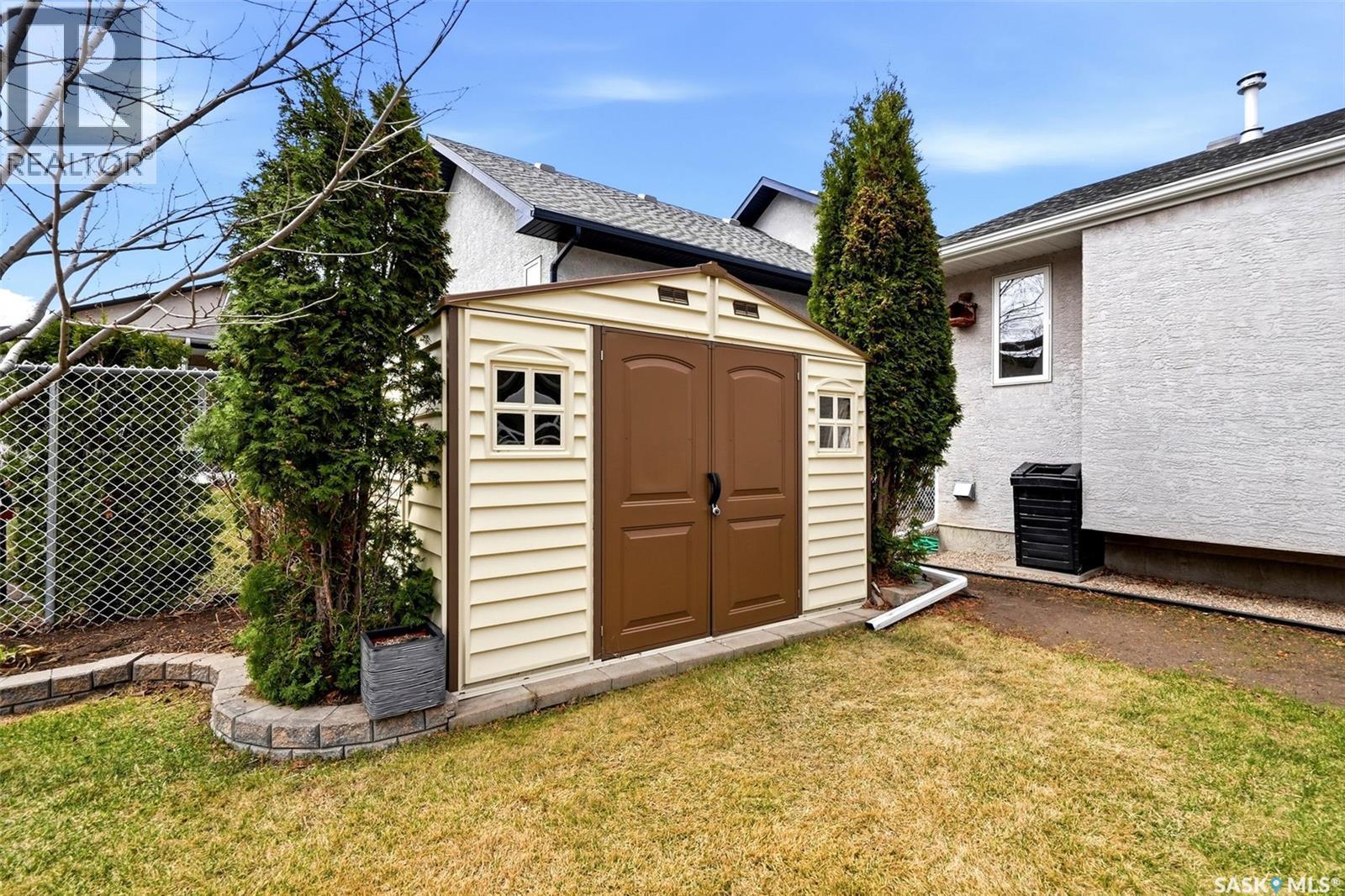 7211 Maple View Crescent, Regina, SK - Outdoor