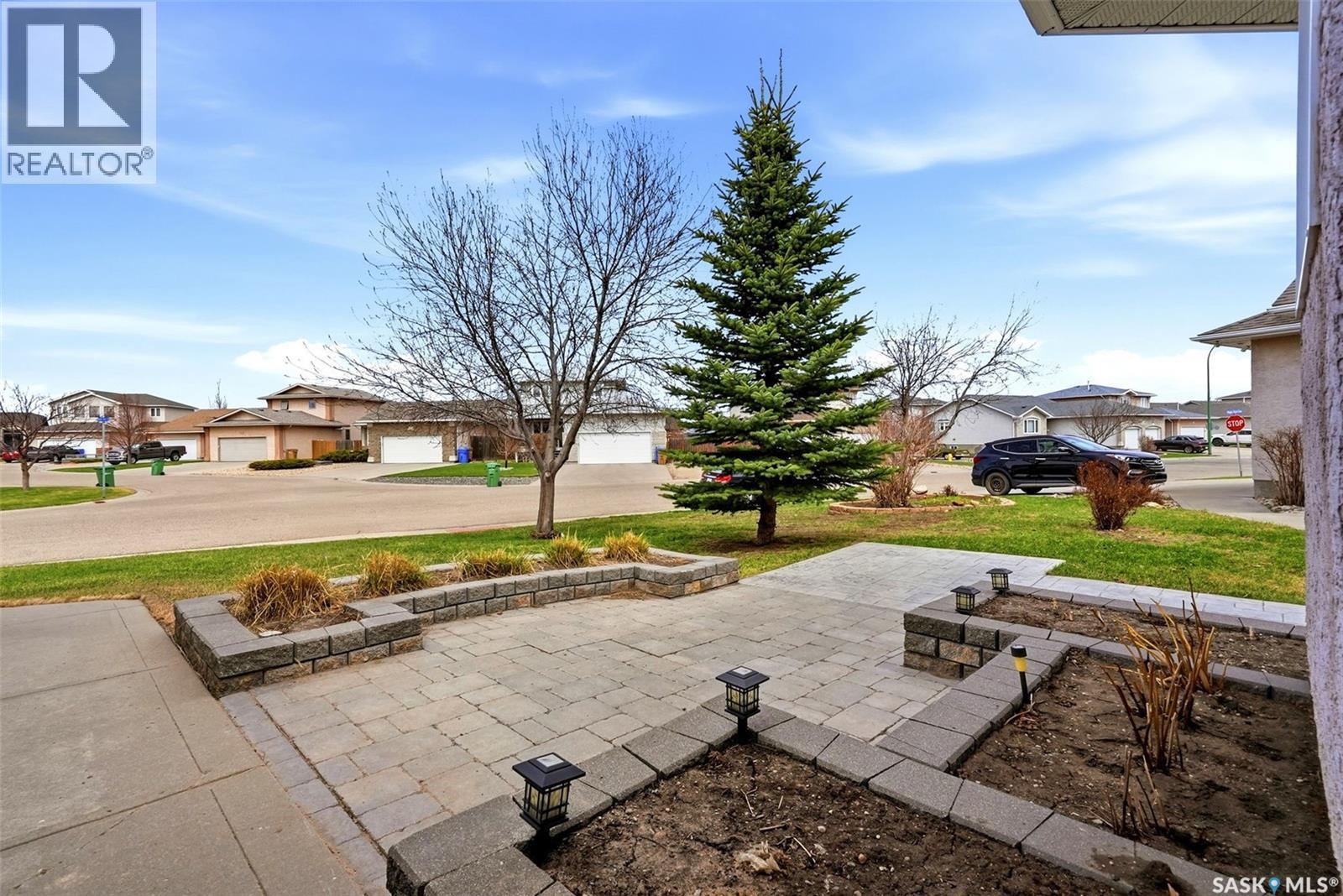 7211 Maple View Crescent, Regina, SK - Outdoor
