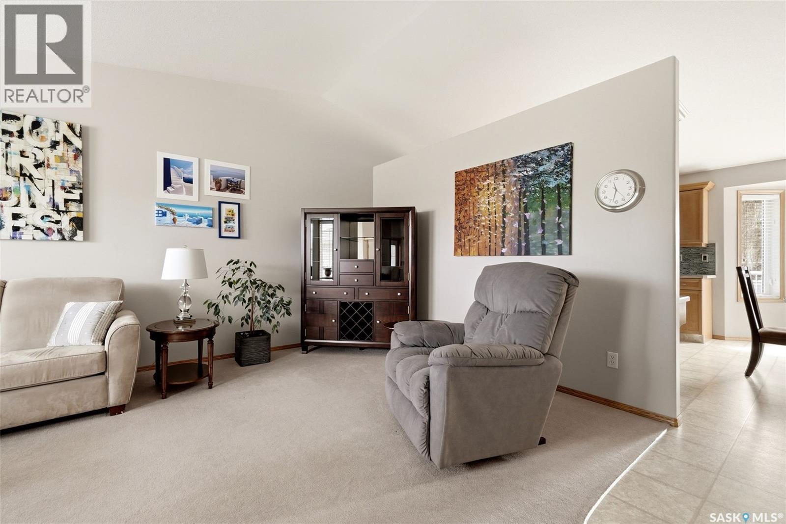 7211 Maple View Crescent, Regina, SK - Indoor Photo Showing Living Room