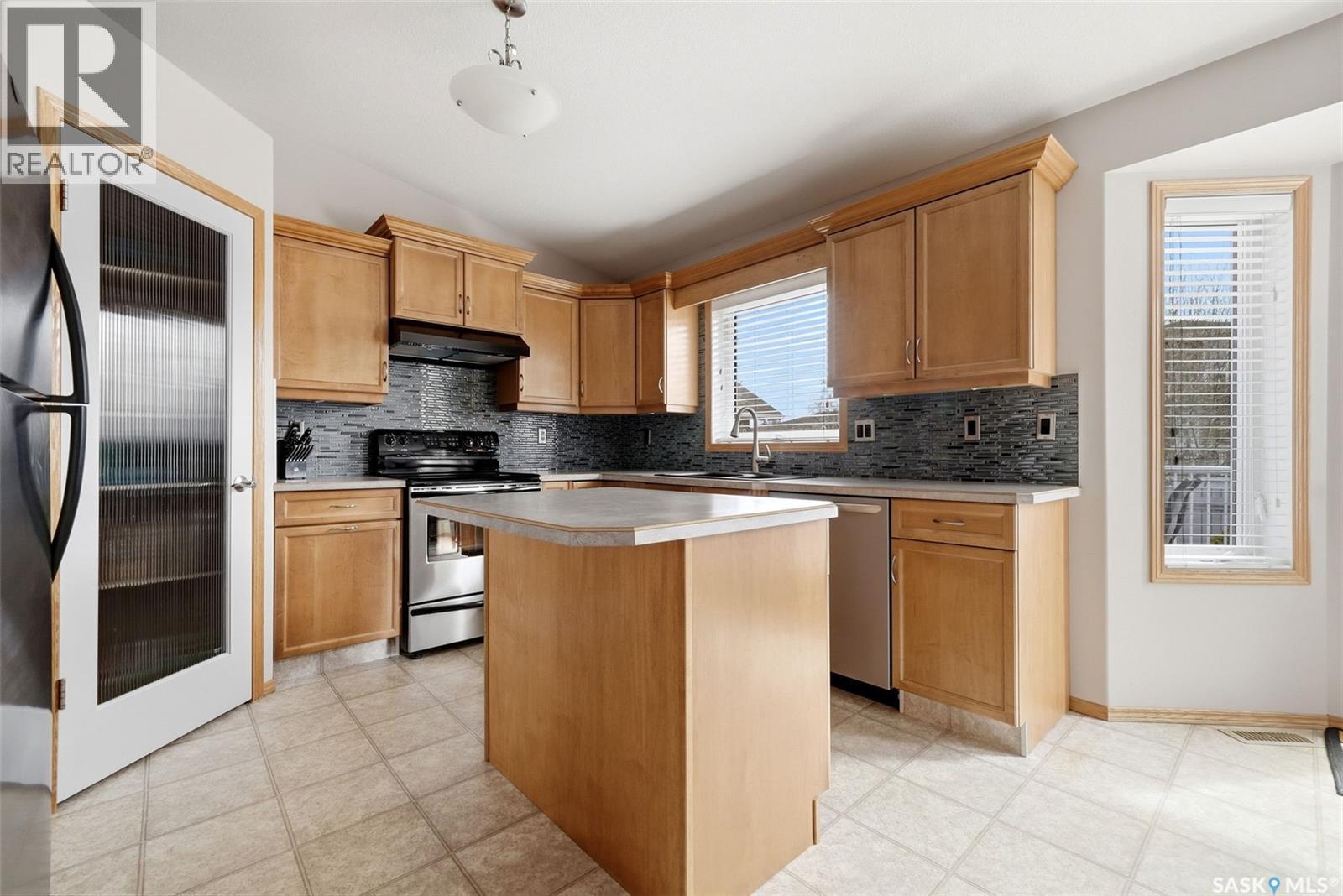7211 Maple View Crescent, Regina, SK - Indoor Photo Showing Kitchen