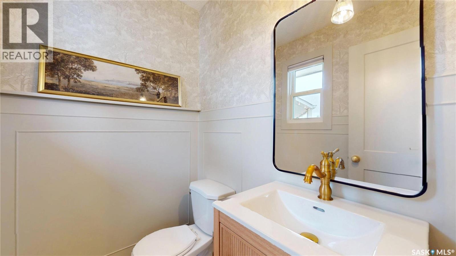 10 Chase Crescent, Regina, SK - Indoor Photo Showing Bathroom
