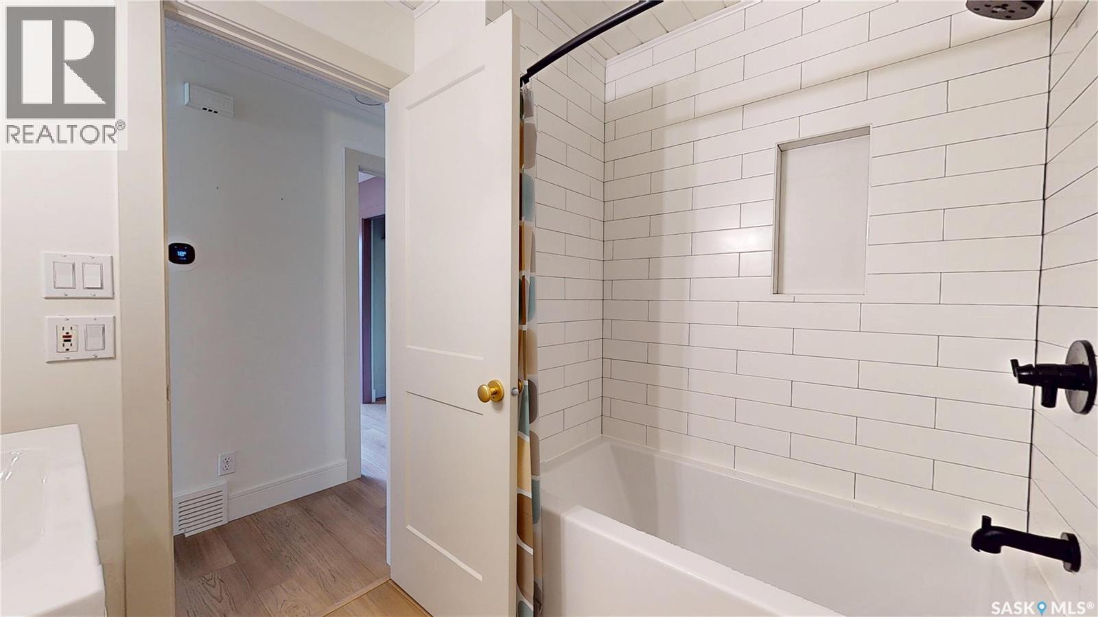 10 Chase Crescent, Regina, SK - Indoor Photo Showing Bathroom