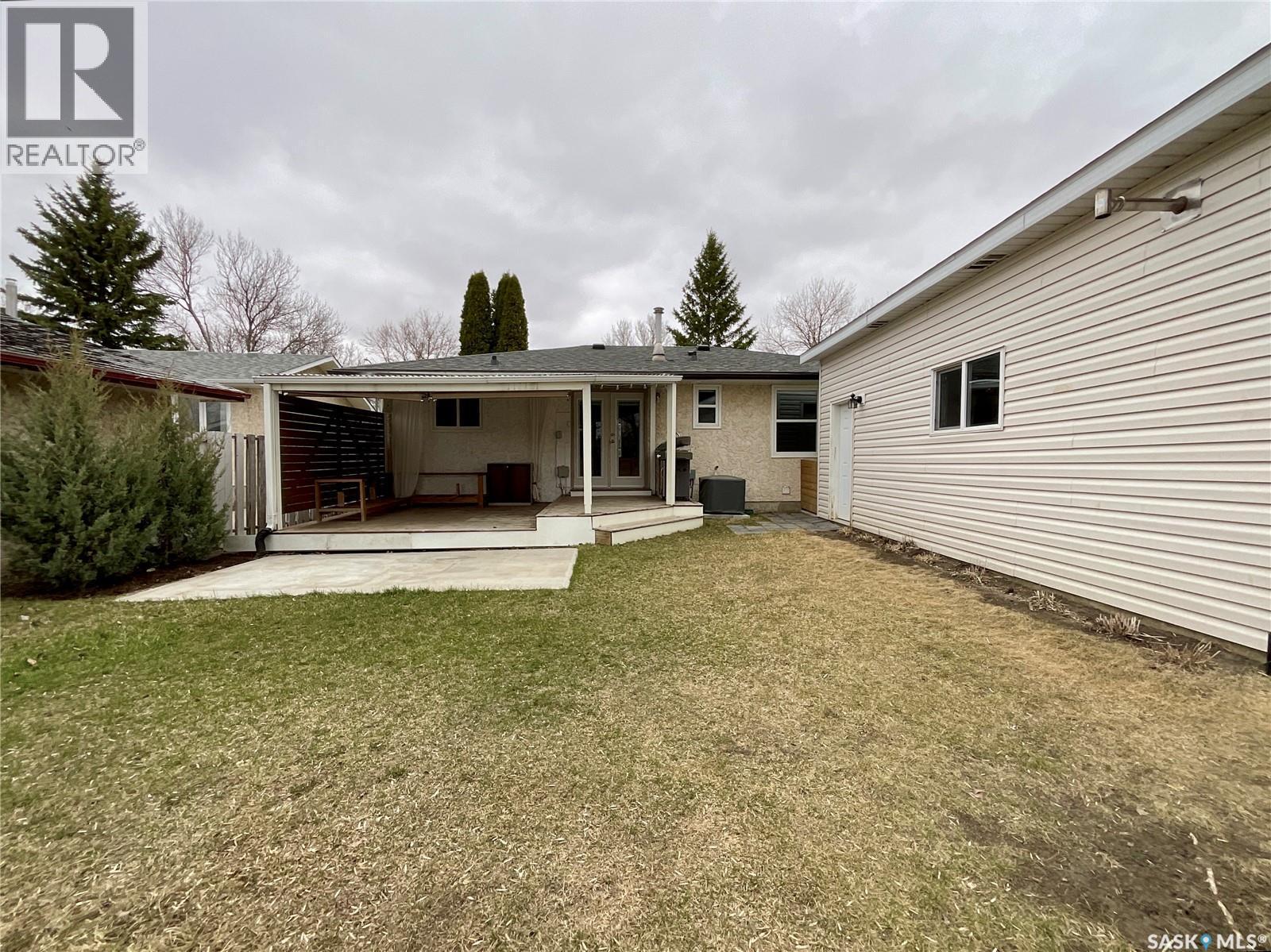 10 Chase Crescent, Regina, SK - Outdoor With Deck Patio Veranda