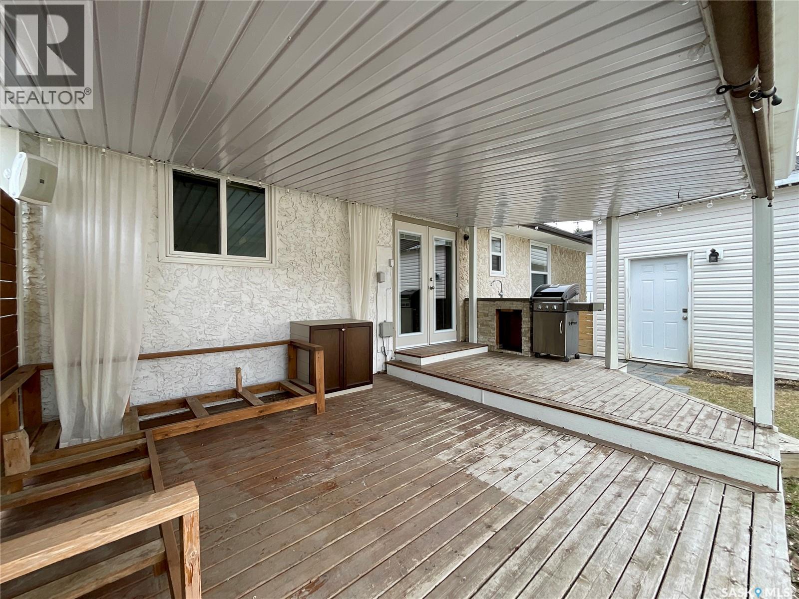 10 Chase Crescent, Regina, SK - Outdoor With Deck Patio Veranda With Exterior