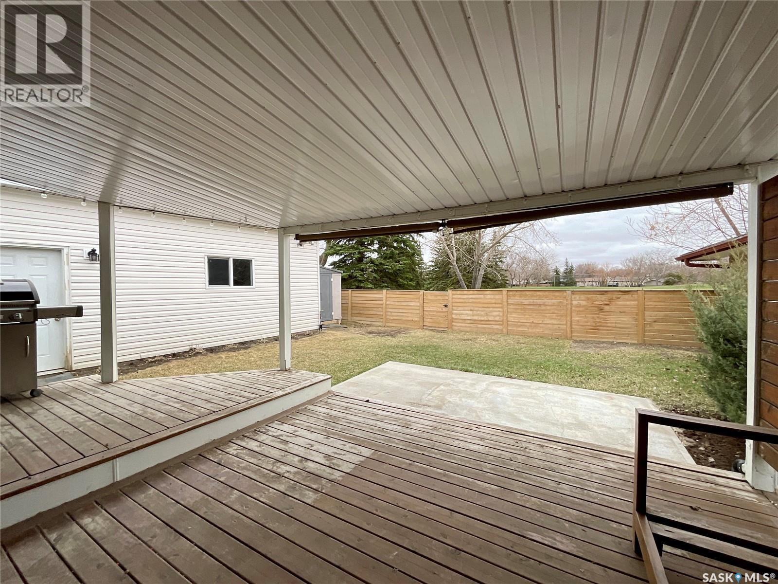 10 Chase Crescent, Regina, SK - Outdoor With Deck Patio Veranda With Exterior
