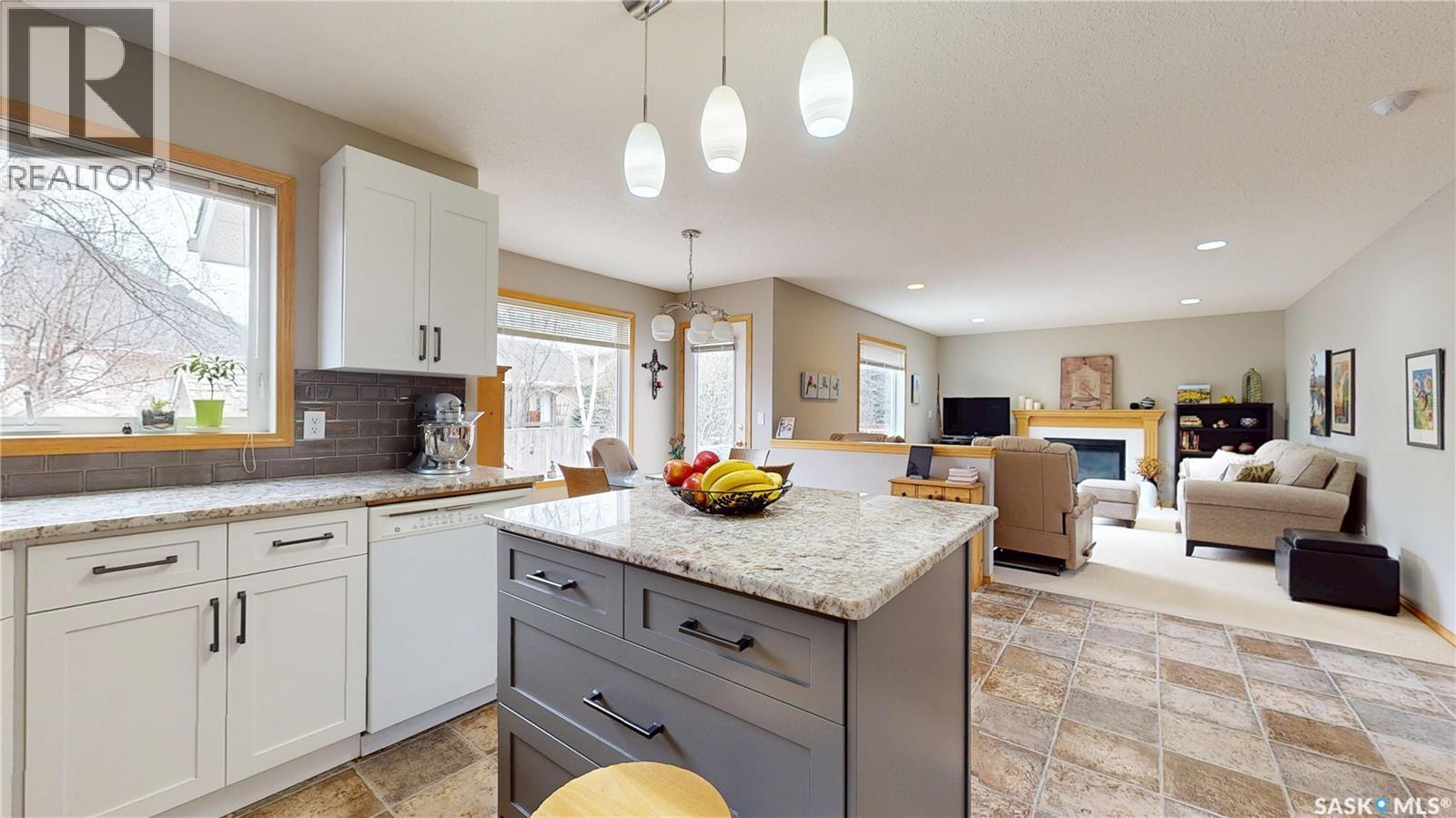 11172 Wascana Meadows, Regina, SK - Indoor Photo Showing Kitchen