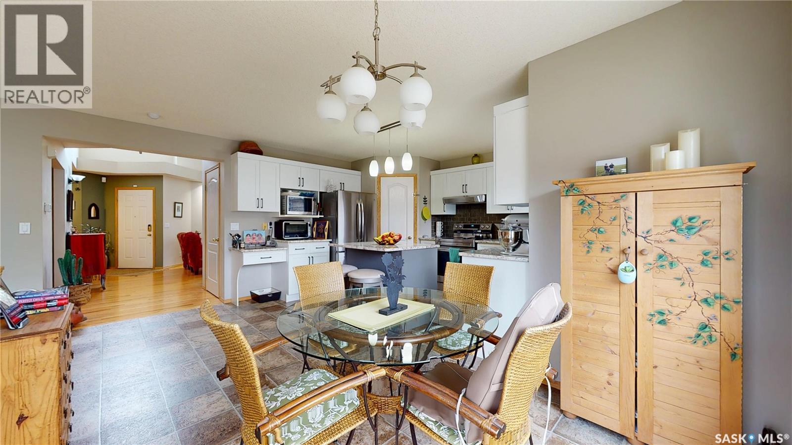 11172 Wascana Meadows, Regina, SK - Indoor Photo Showing Dining Room