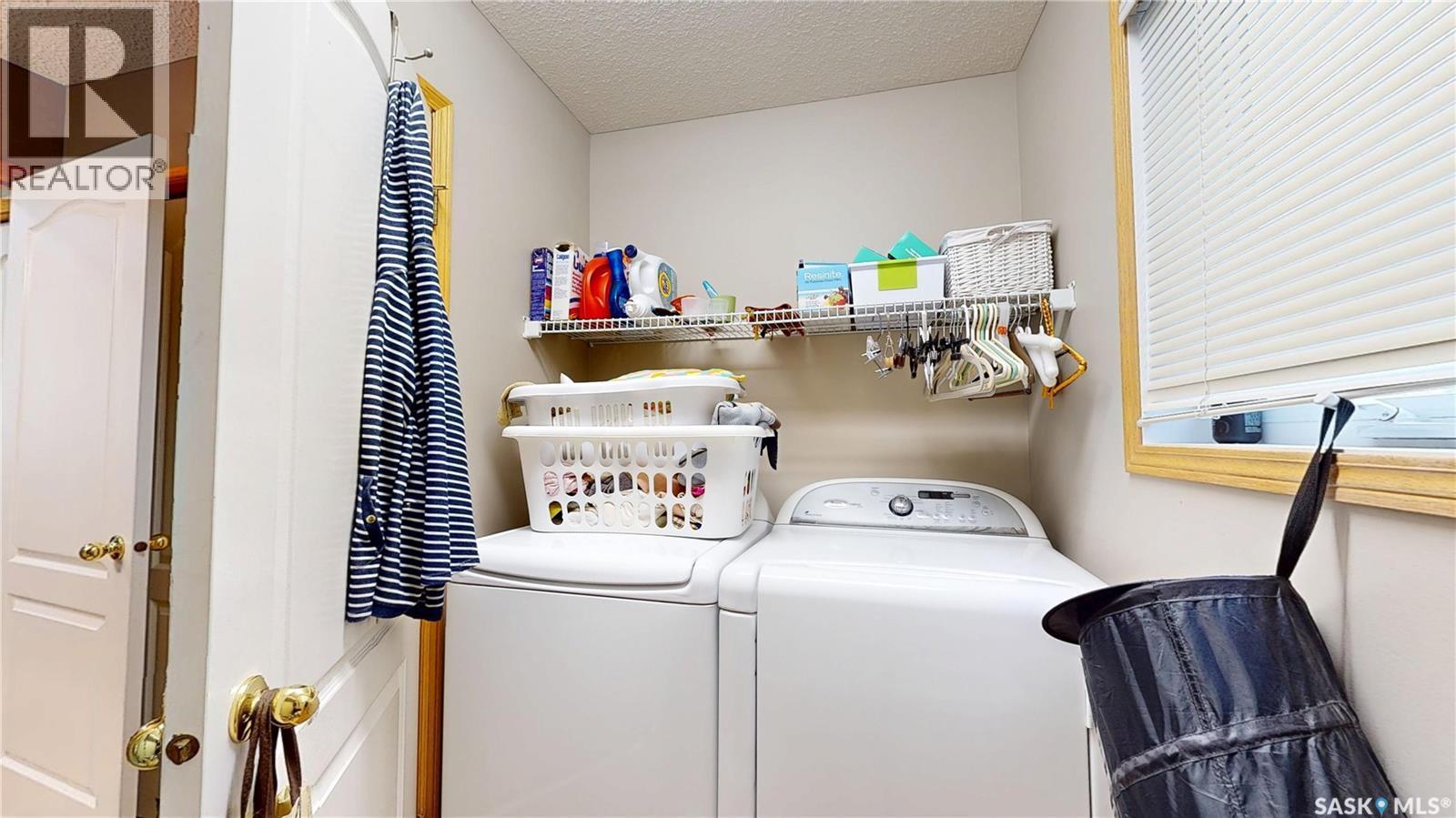 11172 Wascana Meadows, Regina, SK - Indoor Photo Showing Laundry Room