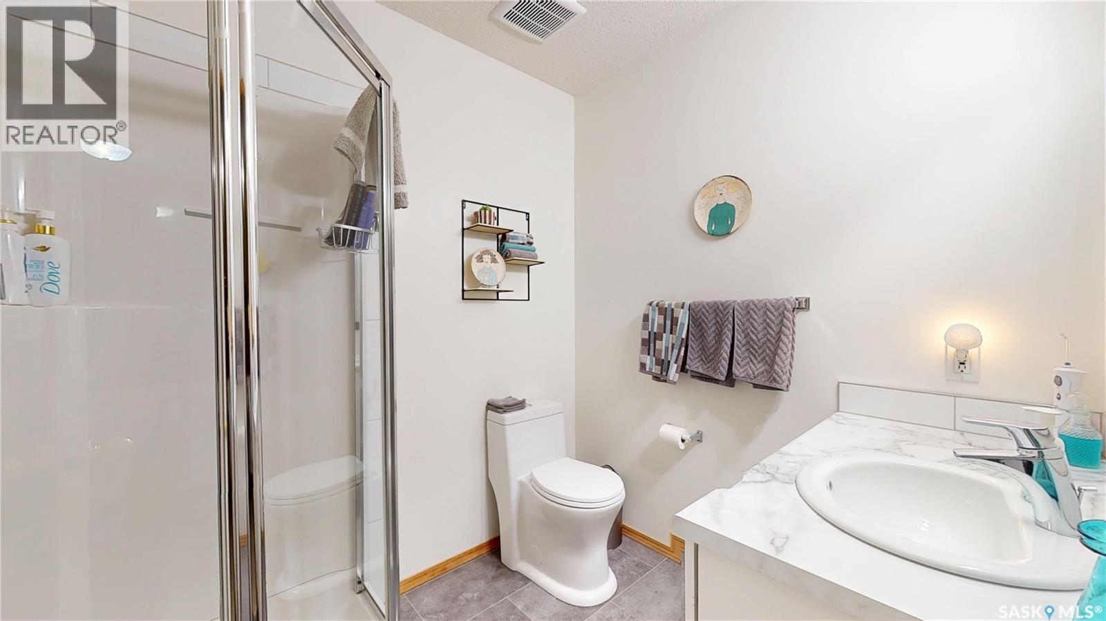 11172 Wascana Meadows, Regina, SK - Indoor Photo Showing Bathroom