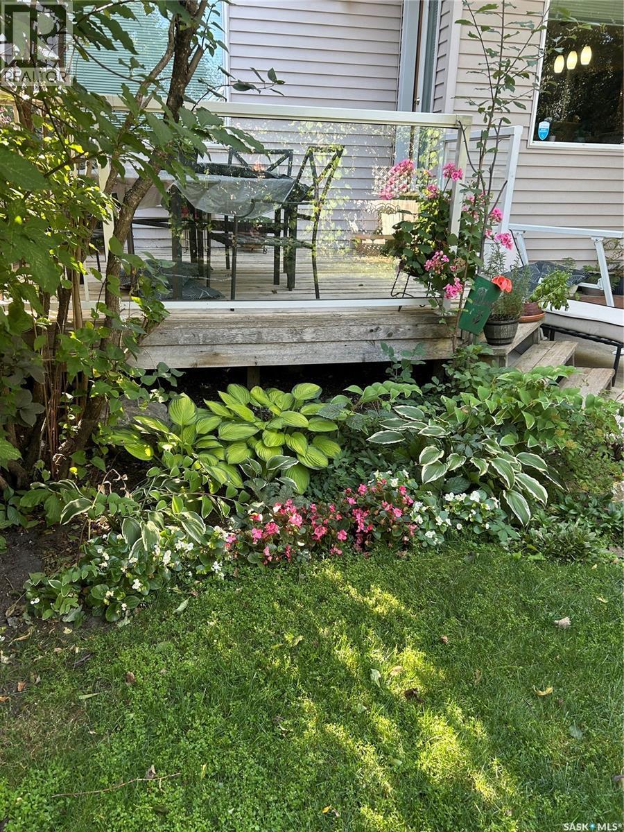 11172 Wascana Meadows, Regina, SK - Outdoor With Deck Patio Veranda