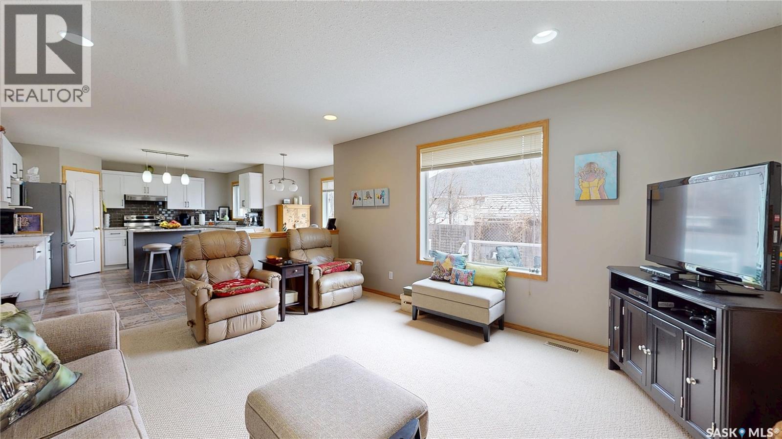 11172 Wascana Meadows, Regina, SK - Indoor Photo Showing Living Room
